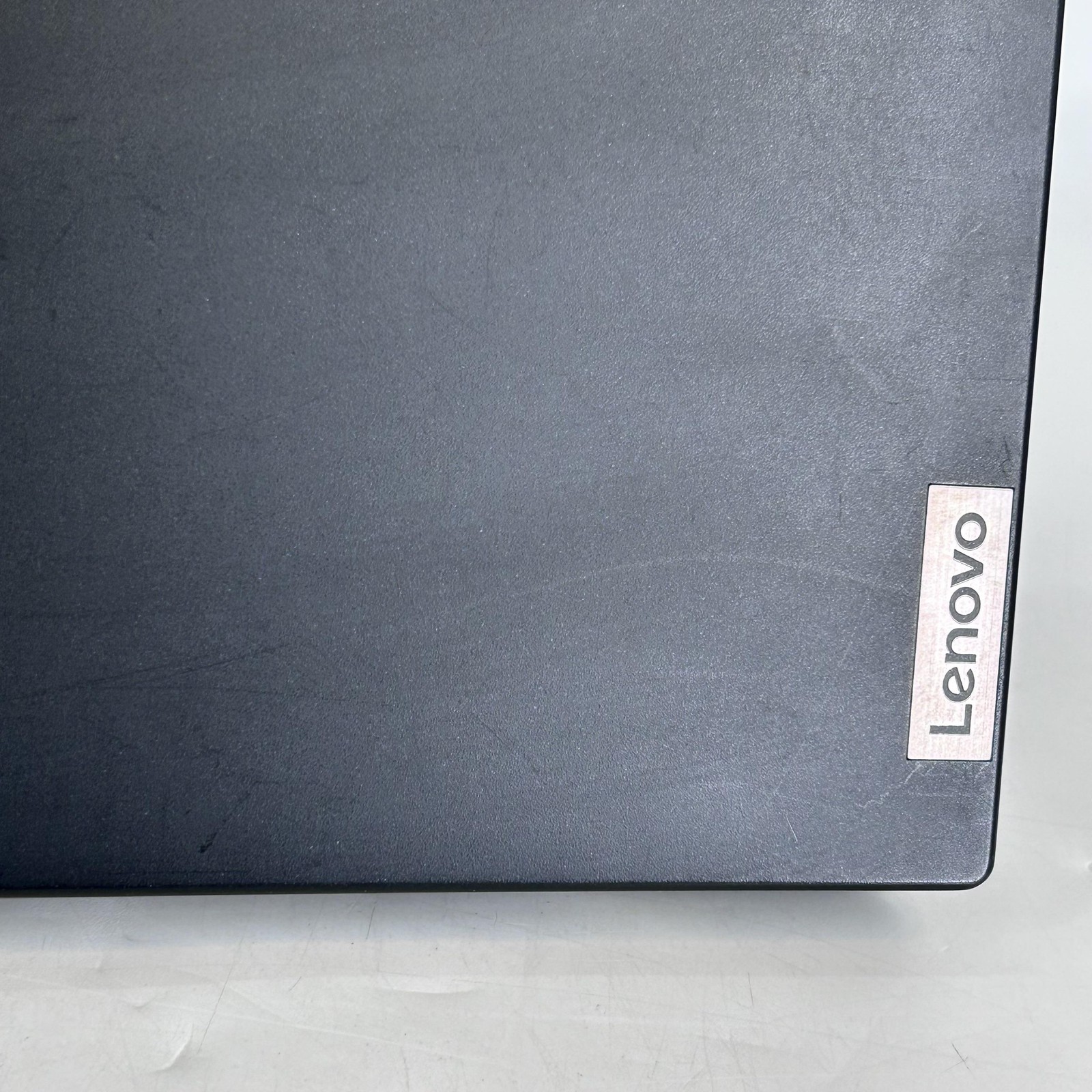Lenovo ThinkPad T15p Gen 2 Black FHD i5-11400H 2.70GHz 16GB 512GB WHITE SPOTS