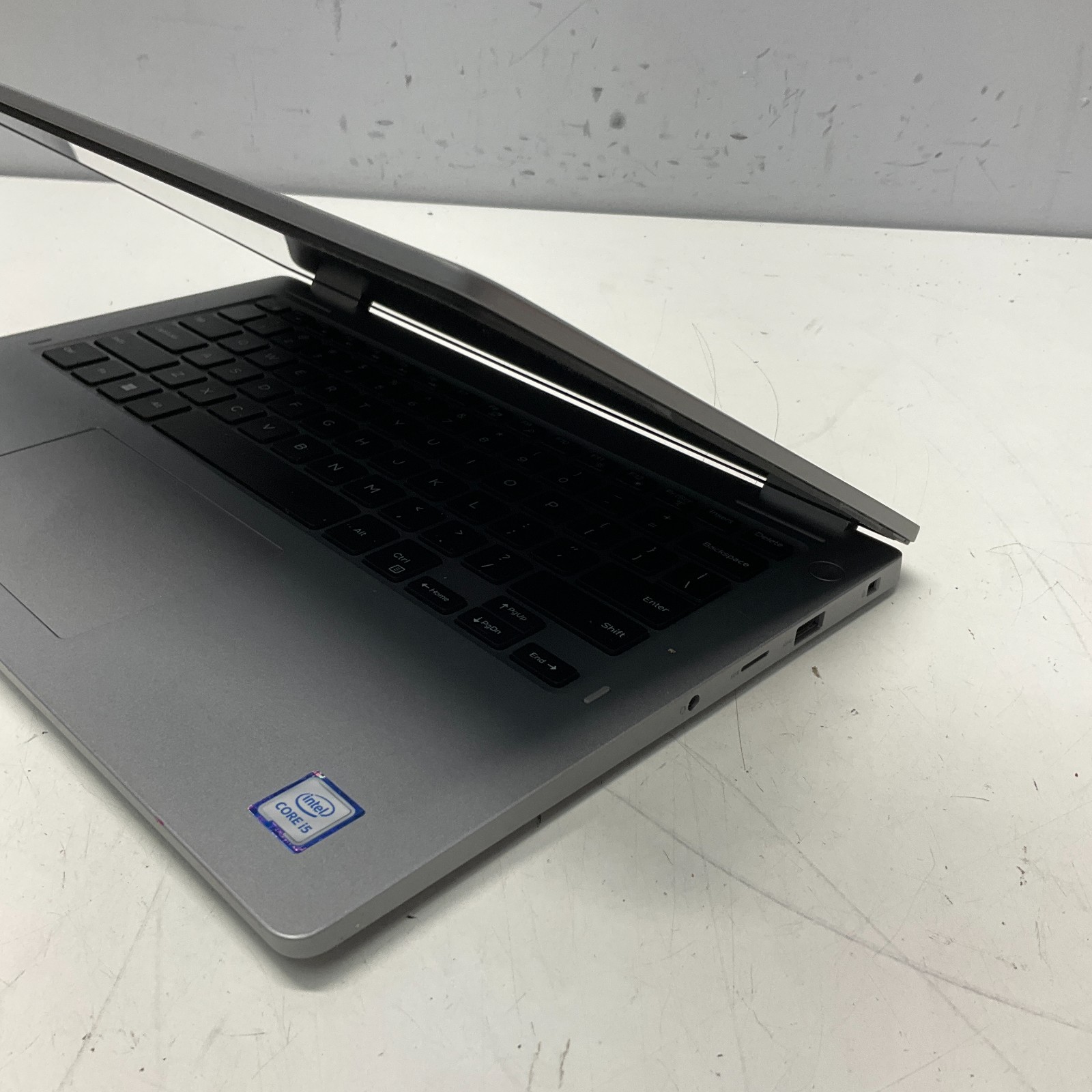 Dell Latitude 3310 2-in-1 Intel i5-8265U 1.60GHz 4GB RAM 480GB SSD Windows 11