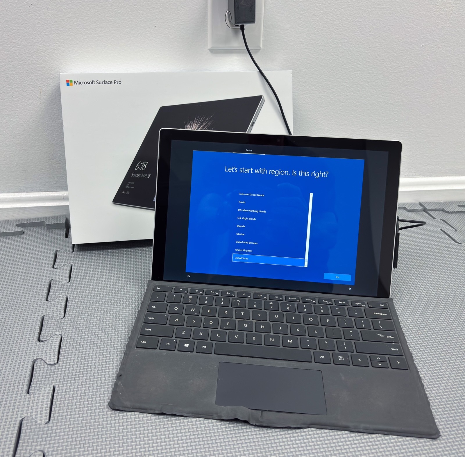 Microsoft Surface Pro 1796 5th Gen Intel 2 Core m3-7Y30 4GB RAM 128GB SSD WIN10P