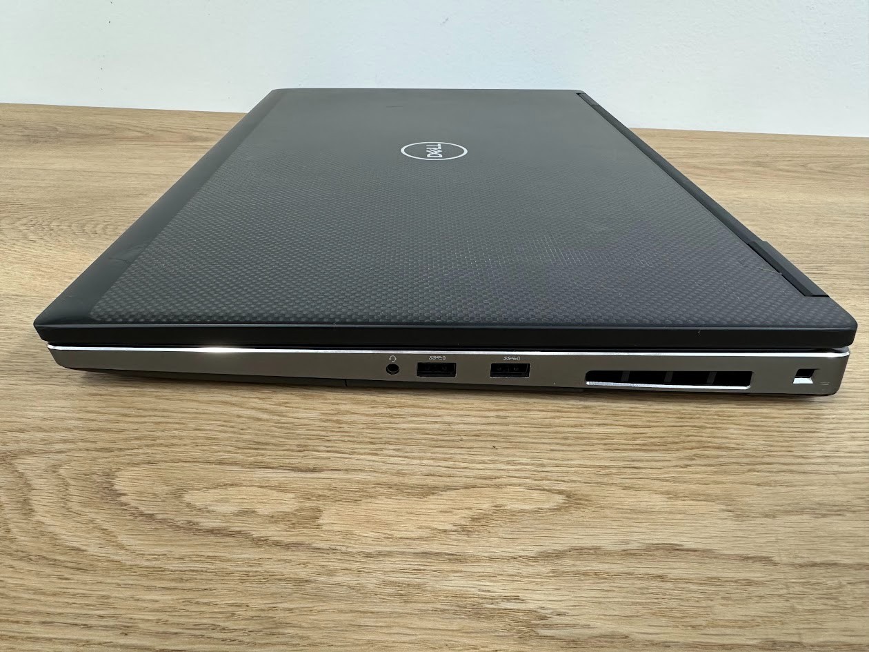 Dell Precision 7730 Xeon E-2186M 32GB DDR4 Intel UHD P630 512GB SSD 2018