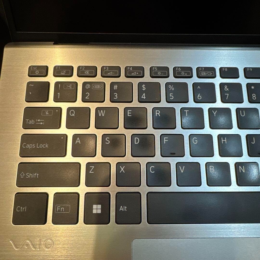 VAIO SX14 i5 1T/16G US-KB W11P Silver Windows11 Pro Intel Core i5 d728