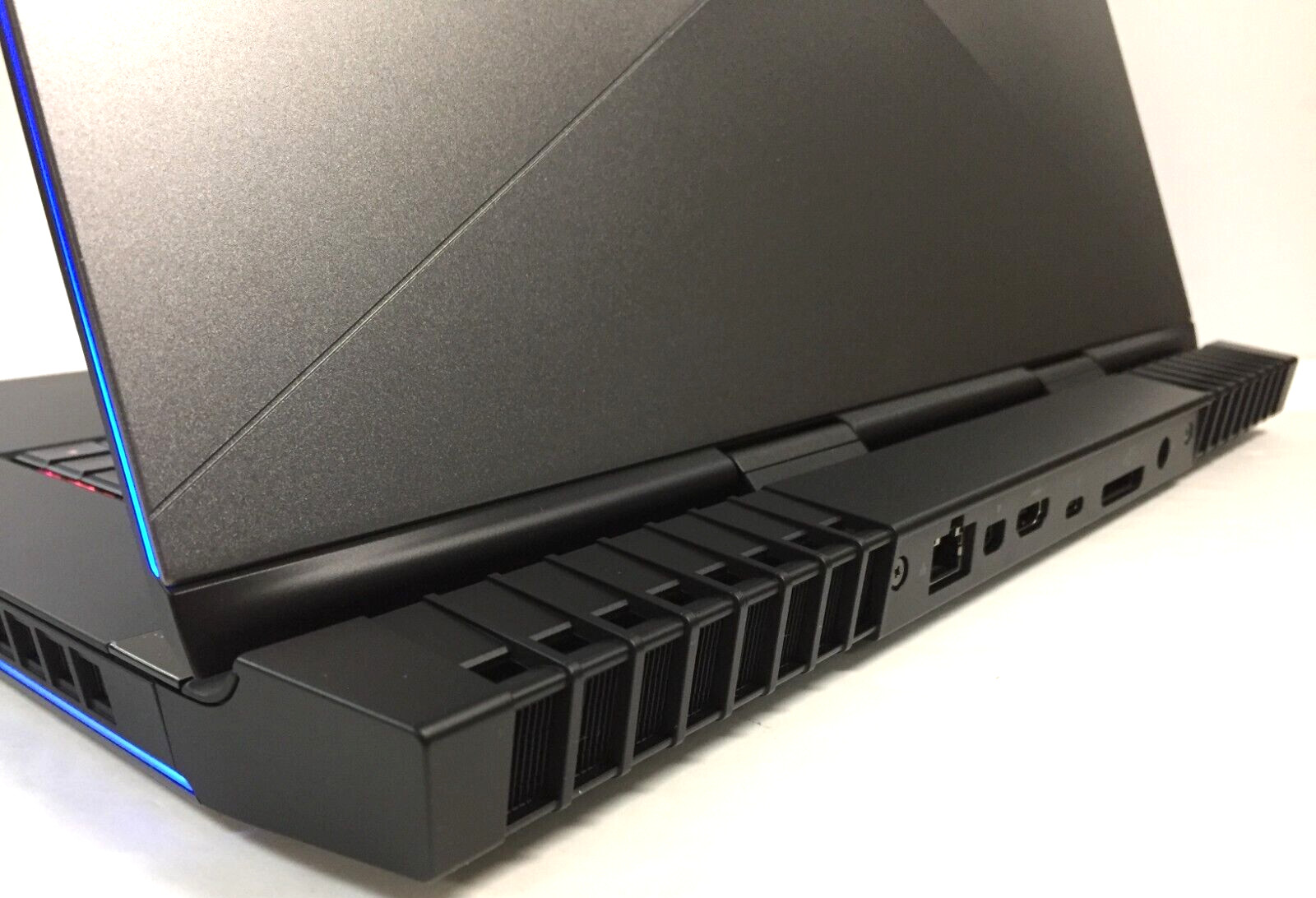 Dell Alienware 15 R4 Gaming Laptop/i7-8750H/16GB/1TB HDD+128GB SSD/GTX 1060 6GB