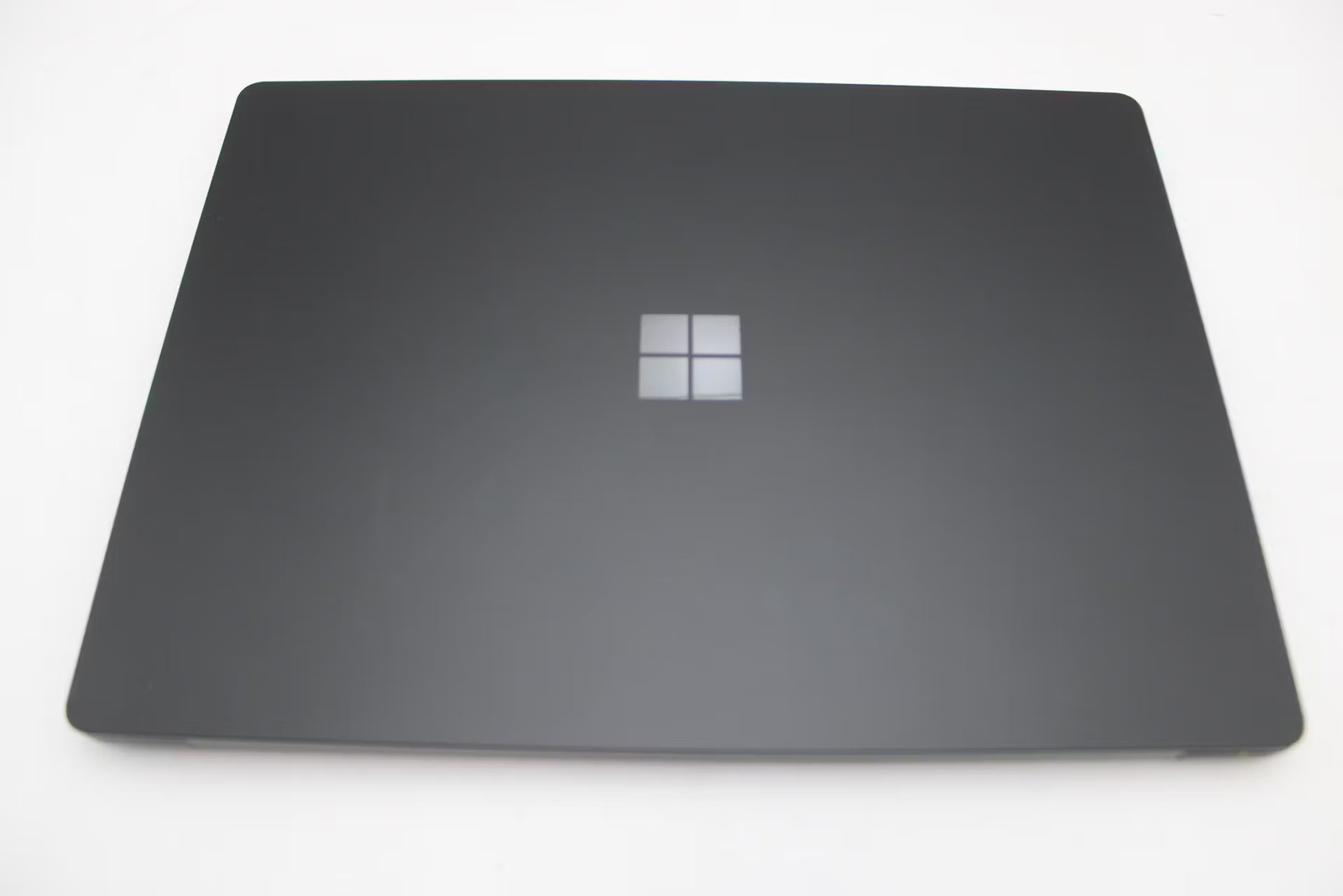 Microsoft Surface Laptop 4 Used 13.5″ i7-1185G7, 256GB NVMe, 16GB RAM