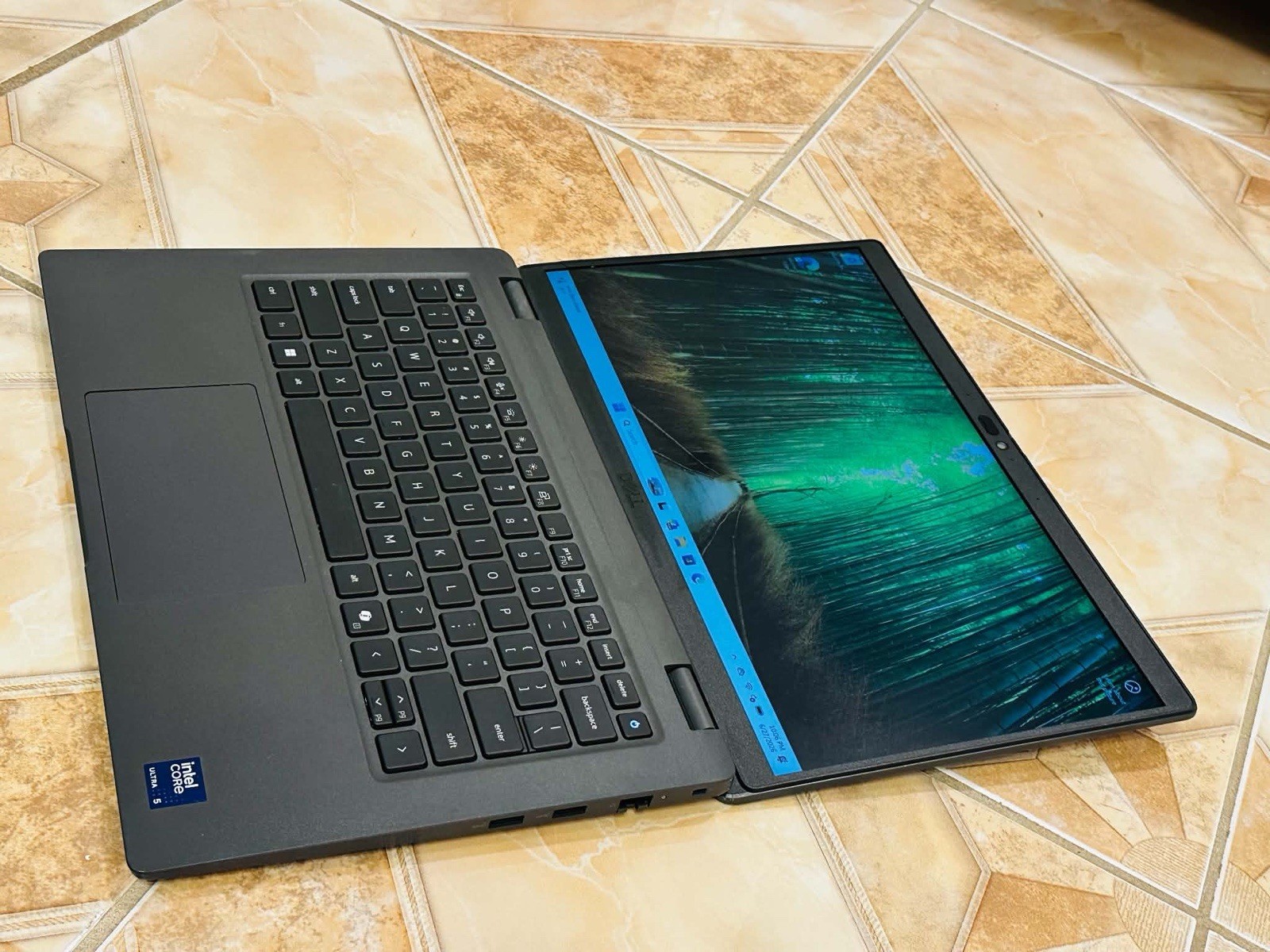 Dell Latitude 3450 14in Core Ultra 5 135U 16GB 256GB SSD Win11 Pro Black