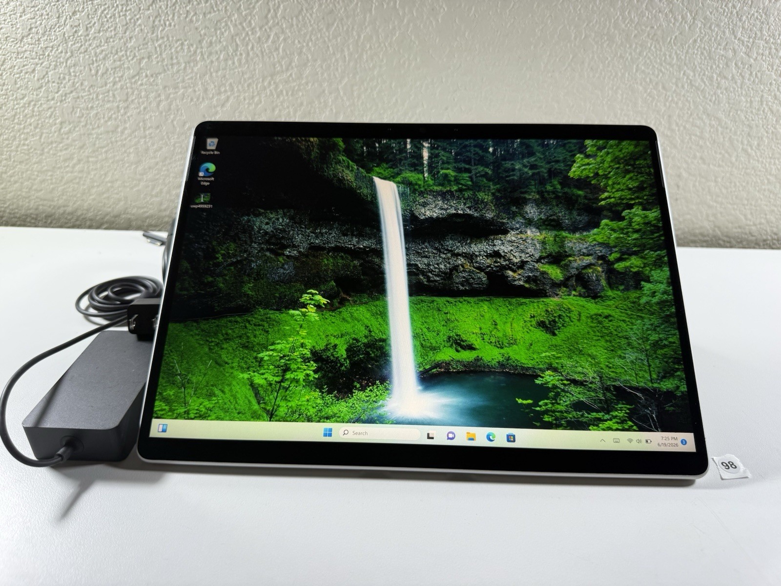 Microsoft Surface Pro 8 (1982) i5-1145G7 – 16GB RAM – 256GB 120Hz – Win 11 Pro