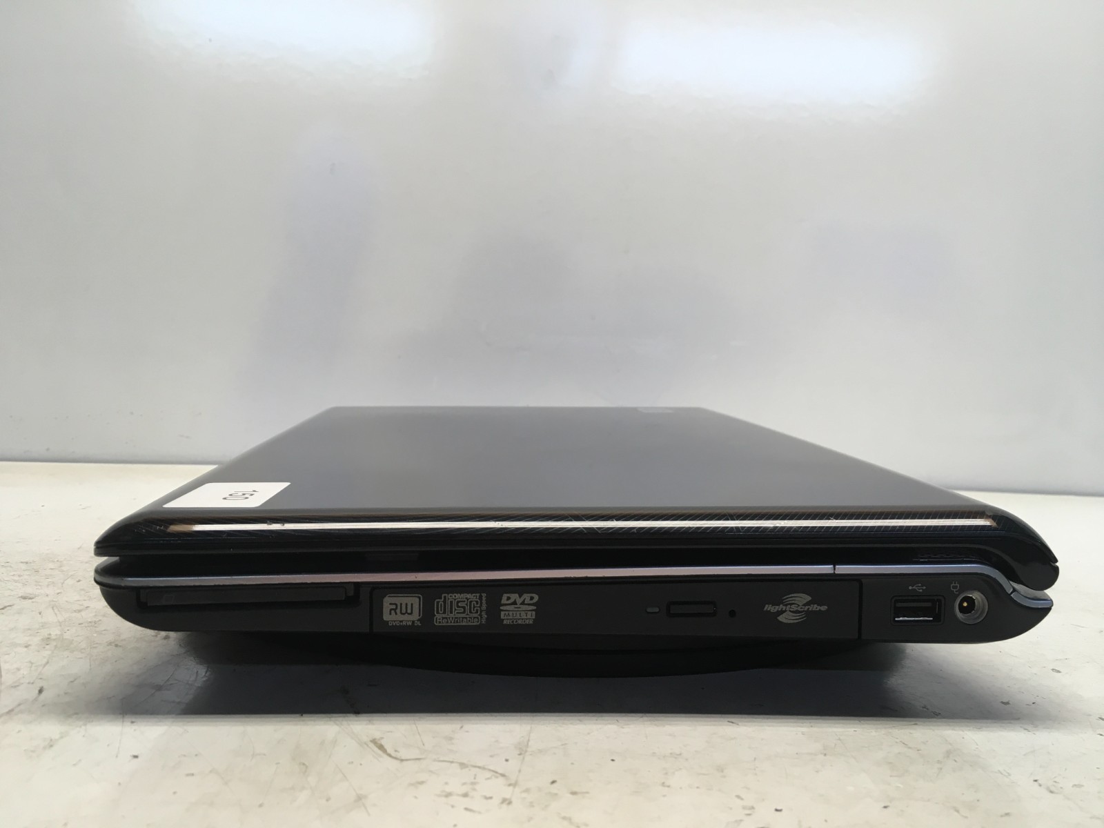HP Pavilion DV6704NR AMD Athlon 64 X2 TK-57 1900MHz 2 GB NO HDD Dim Screen