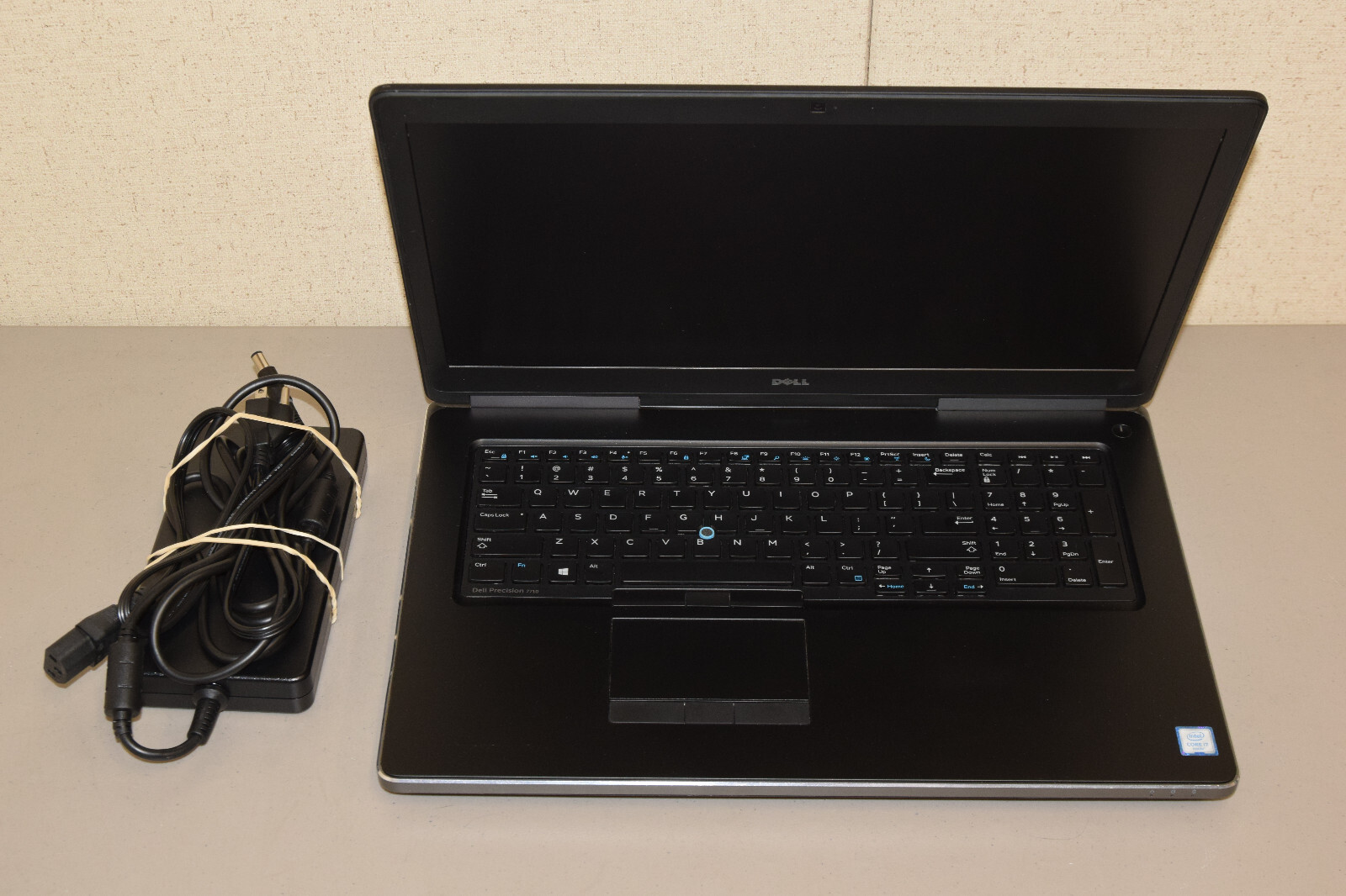 Dell Precision 7710 17.3″ i7-6820HQ 64GB DDR4 512GB NVMe Quadro M3000M 4GB