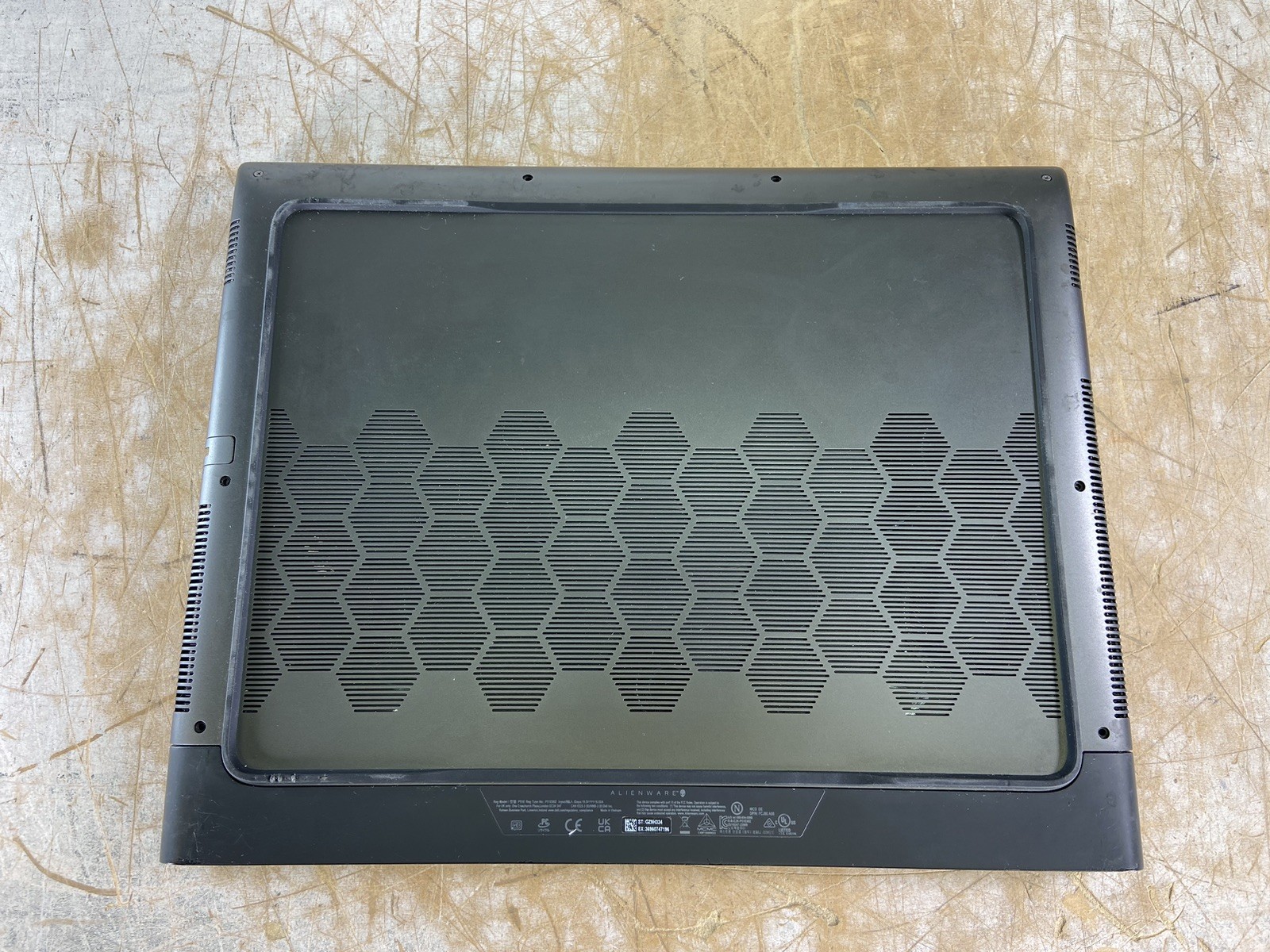 DELL ALIENWARE M18 R1 AMD RYZEN 7 7745HX @ 3.6GHz, 16GB RAM, NO HDD/OS – (PARTS)