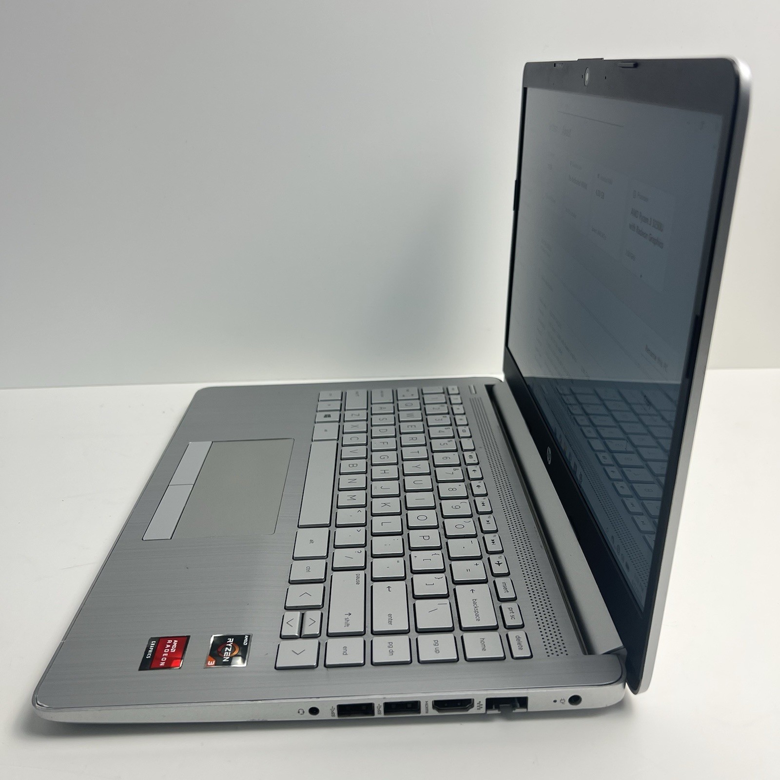 HP 14-dk1032wm 14″ FHD Laptop Ryzen 3 3250U 2.6GHz 128GB SSD 4GB RAM w/ Charger