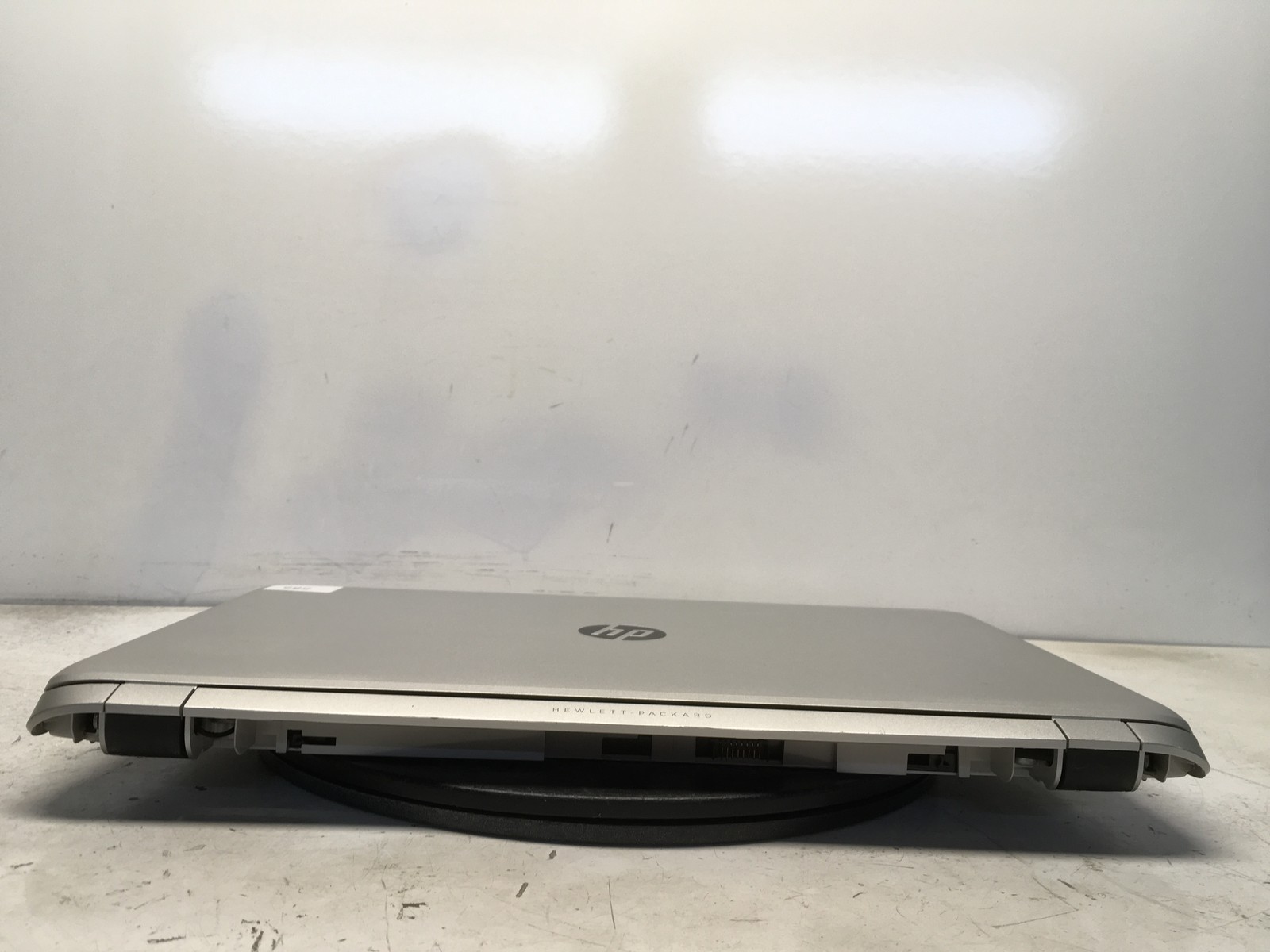 HP Pavilion 17-F220NR AMD Quad-Core A8-6410 2GHz No HDD/Ram/Batt