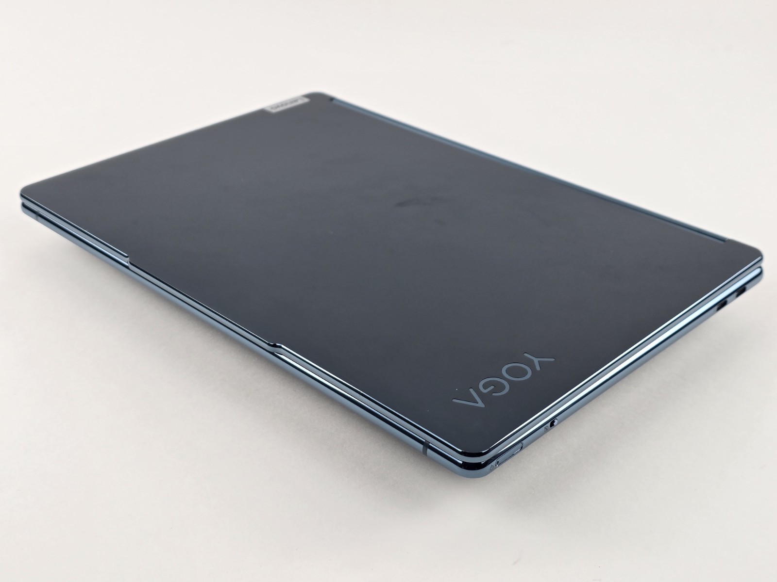 Lenovo Yoga Book 9i Dual 13.3″ 2.8K OLED Ultra 7 155U 16GB 1TB – Used READ