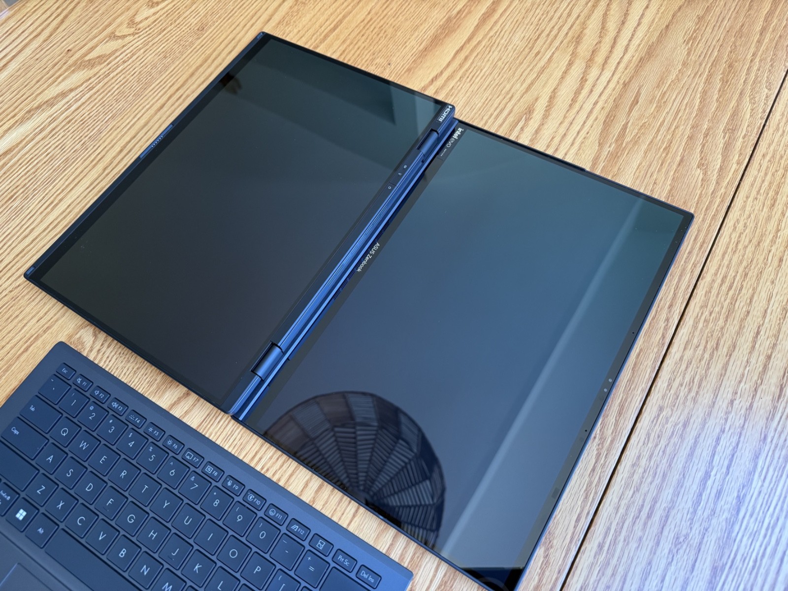 Asus Zenbook Duo 14, Ultra 9-285h, 4TB Evo 990, 32gb Ram, Win 11 Pro, Office ’21