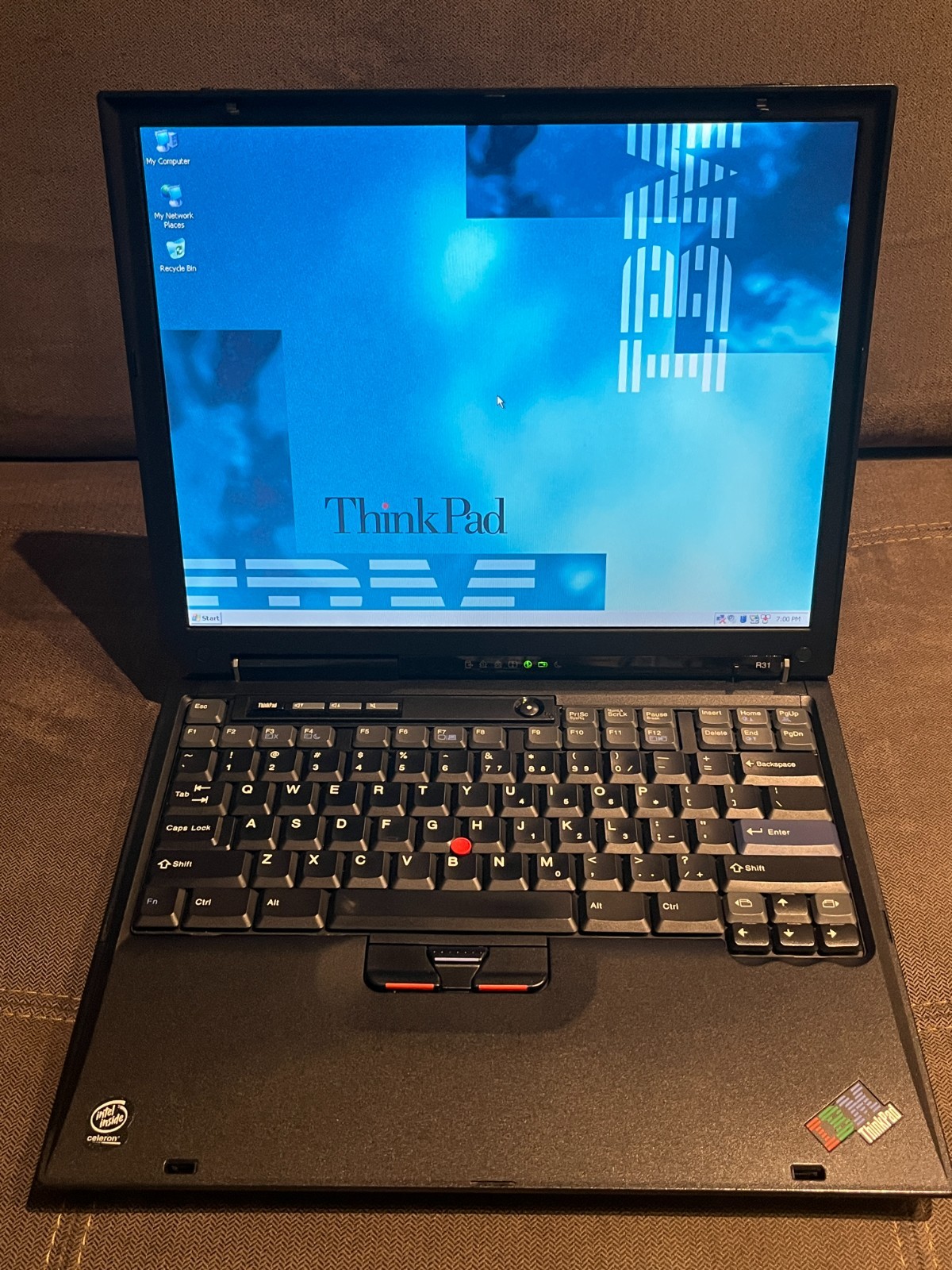 Vintage IBM ThinkPad R31, 14.1″, 40 GB HDD, 1GB RAM, Win XP Pro, dock & extras
