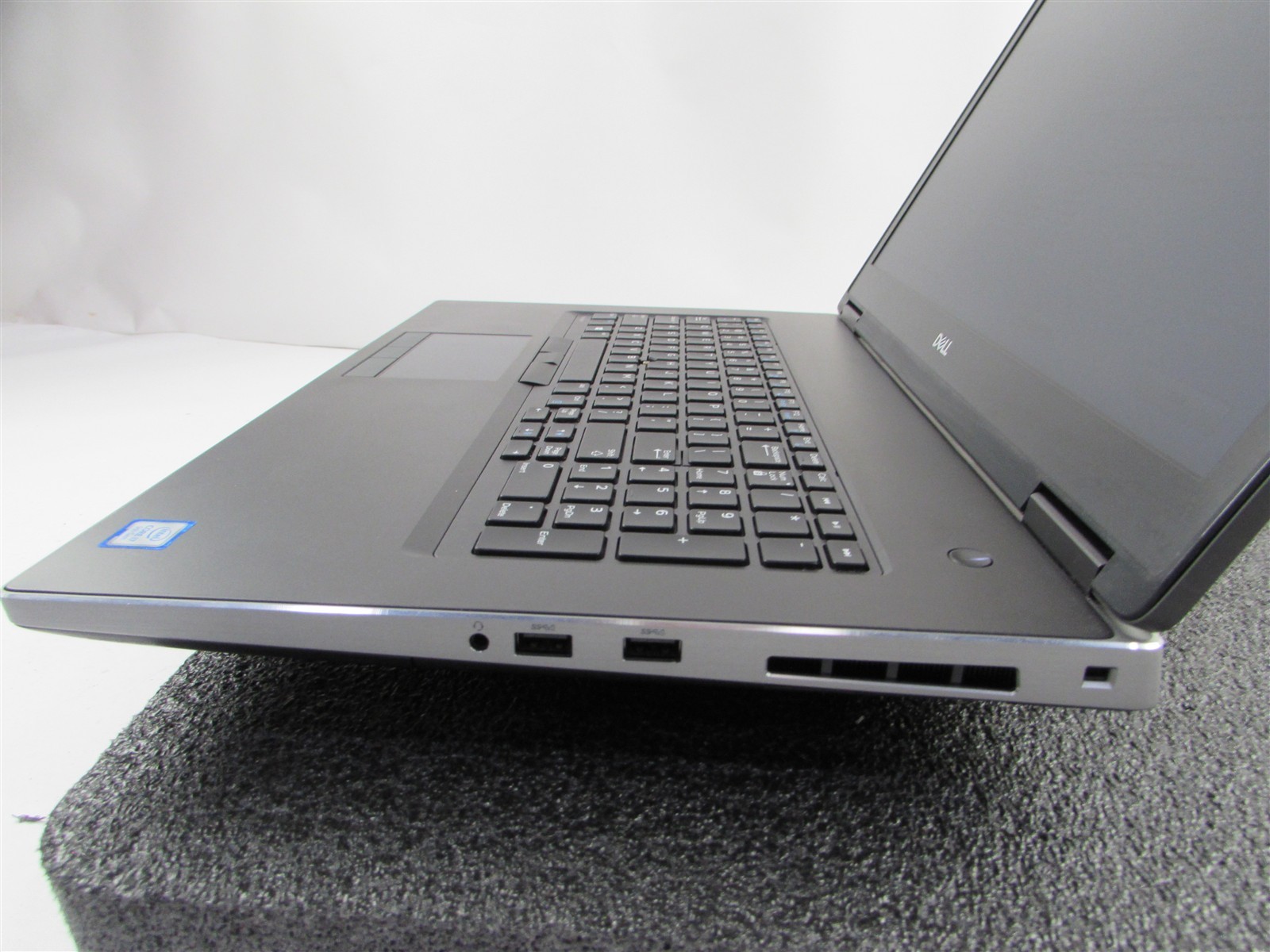 DELL PRECISION 7740 17.3″ I7-9750H NO SSD 64GB RAM NVIDIA RTX 4000 NO O.S