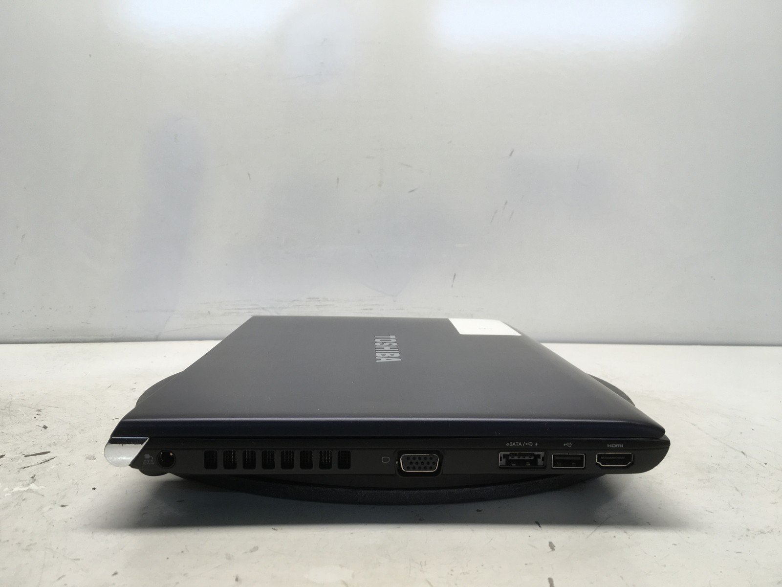 Toshiba Portege R835-P56X Intel i5-2410M 2.3GHz 4 GB NO HDD No Batt