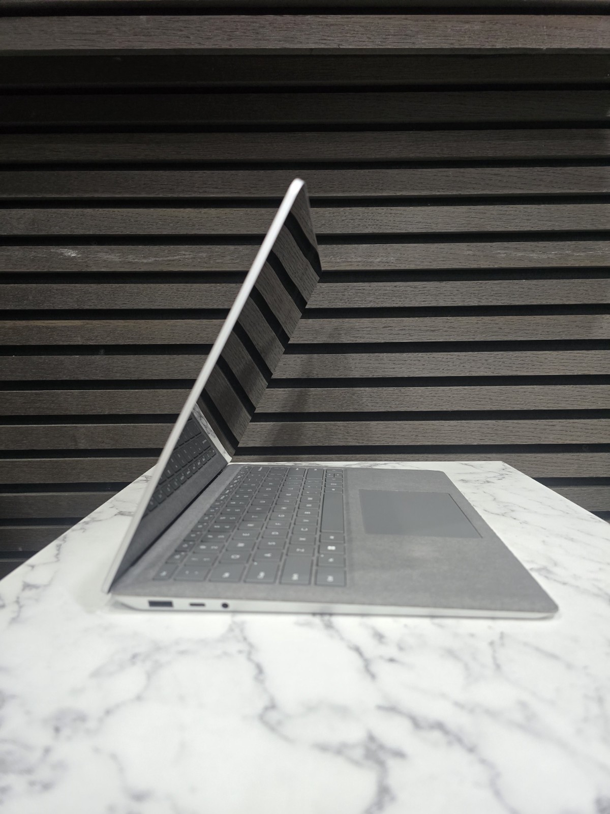 Microsoft Surface Laptop 5 13.5″ | i5-1235U | 8GB RAM | 512GB SSD | Touchscreen