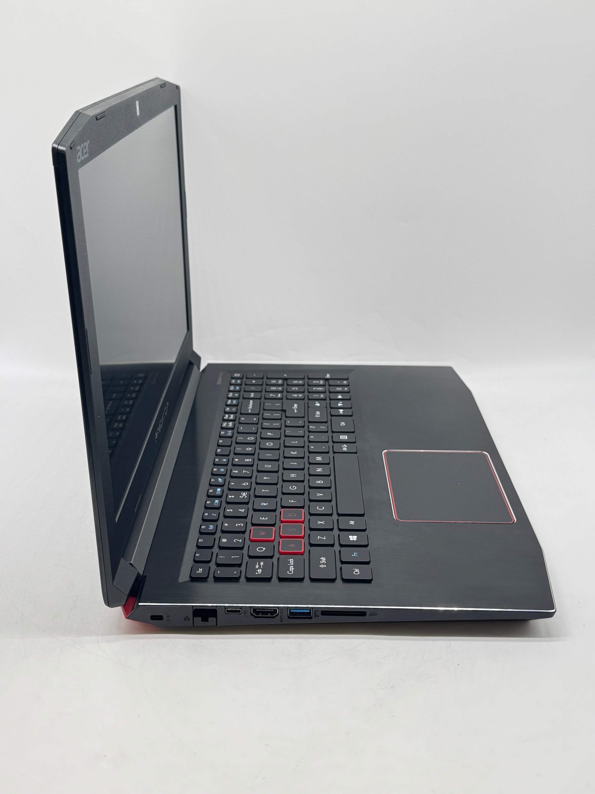 Acer Predator Helios 300 G3-571 15.6″ i7-7700HQ 16GB RAM 256GB SSD Used