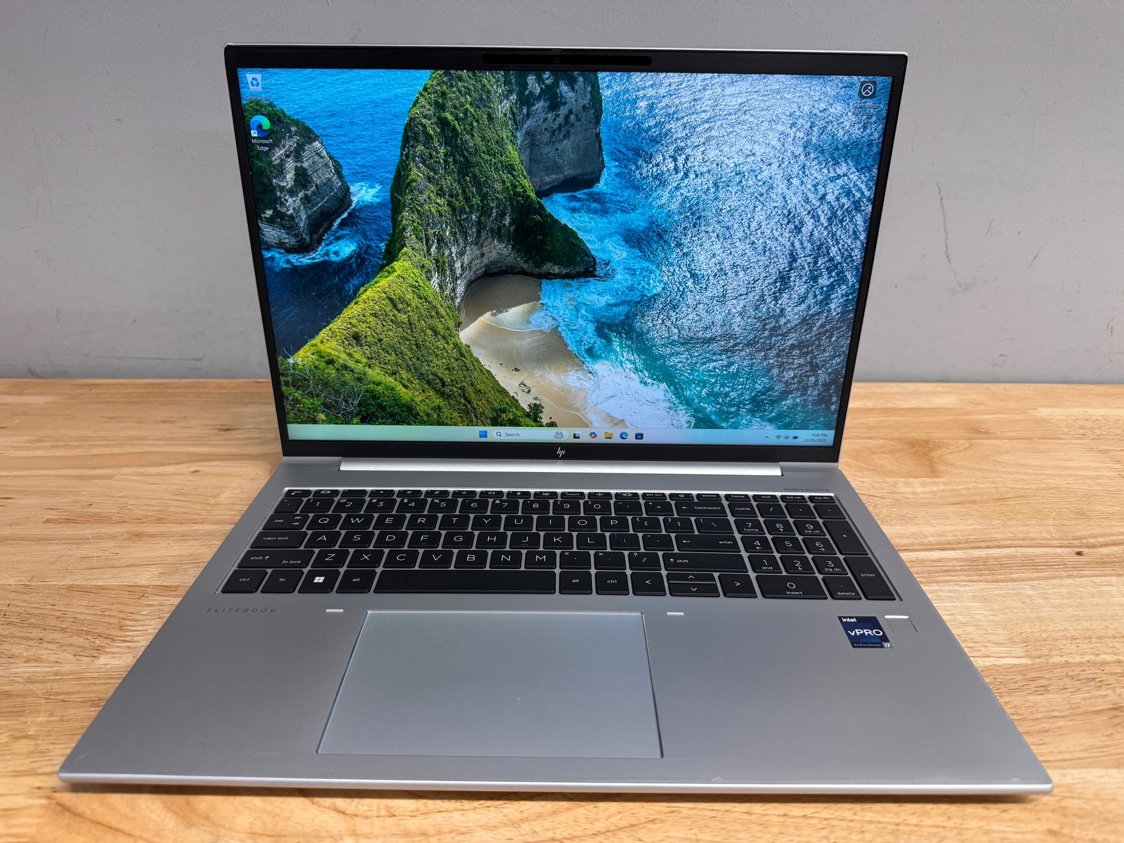 HP EliteBook 860 G10 16″ Laptop Intel Core i7, 512GB SSD, 32GB RAM, W11