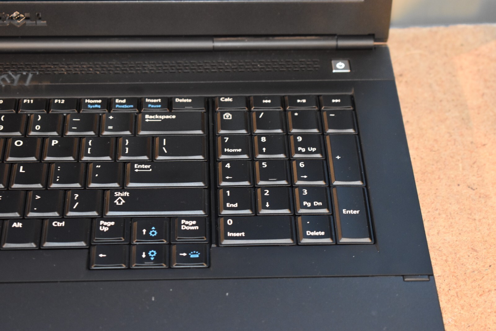 Dell Precision M6800 Quad Core i7-4810QM 16GB 256GB SSD Windows 7 NVidia K3100M