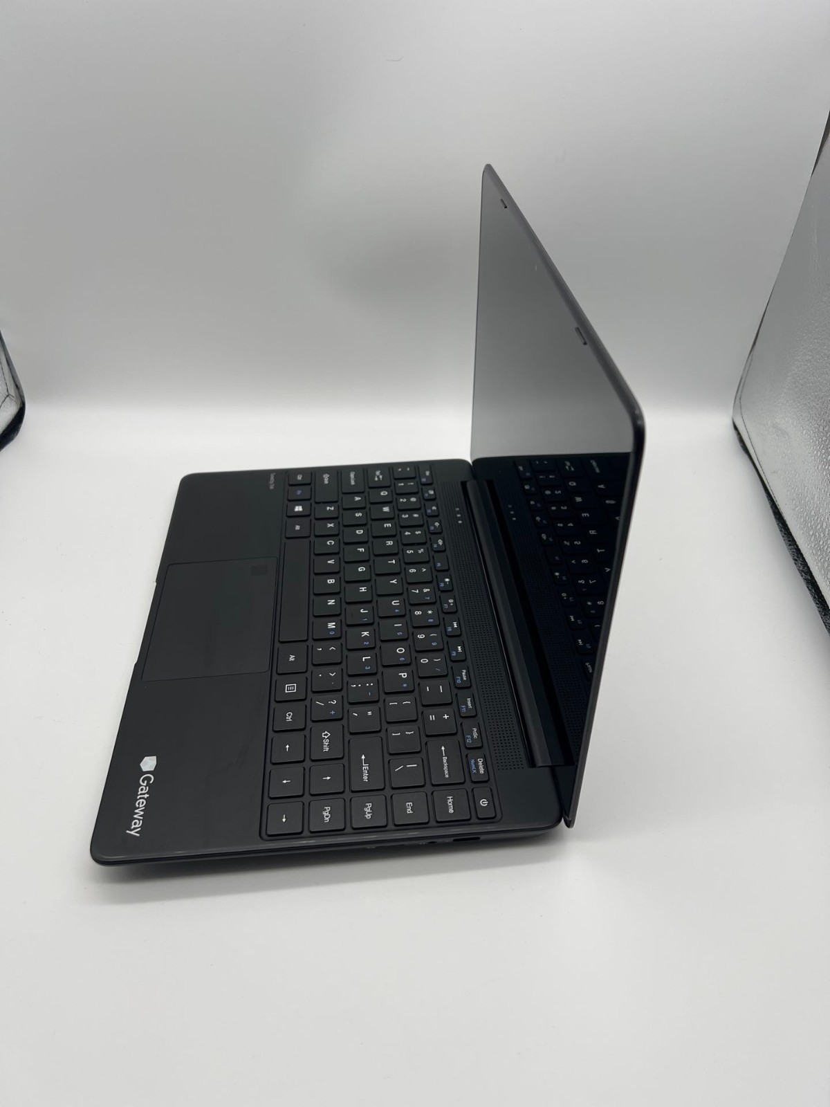 Gateway 15.6″ FHD i5-1035G1 16GB 256GB SSD Win11 THX Audio Notebook great deal