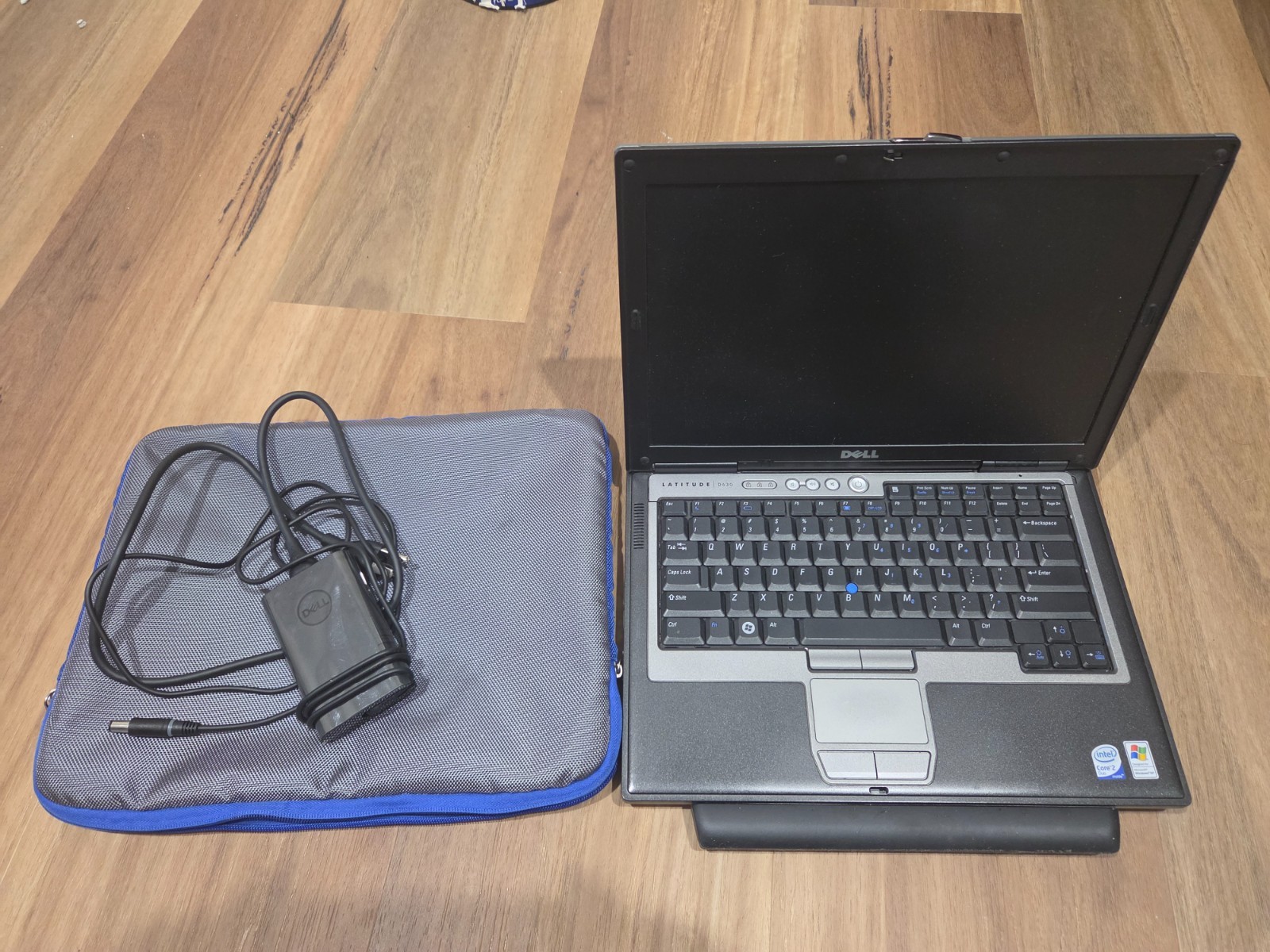 Dell Latitude D630 laptop with 14.1 in screen, power supply, powers on and boots