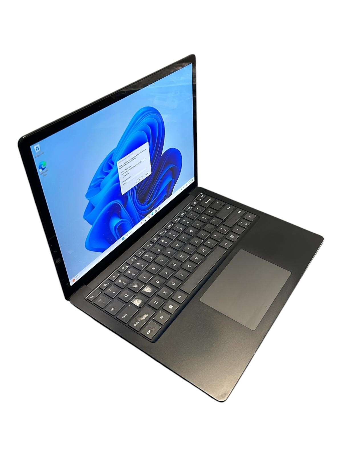 Microsoft Surface Laptop 5 – 13.5″ – Intel Core i7 – 16GB RAM – 512GB SSD – READ