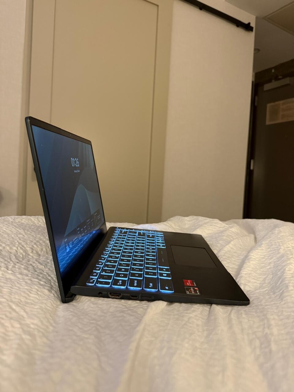 MSI Laptop – Ryzen 5 CPU, 8GB RAM (Expandable), 512 SSD, Pristine Condition