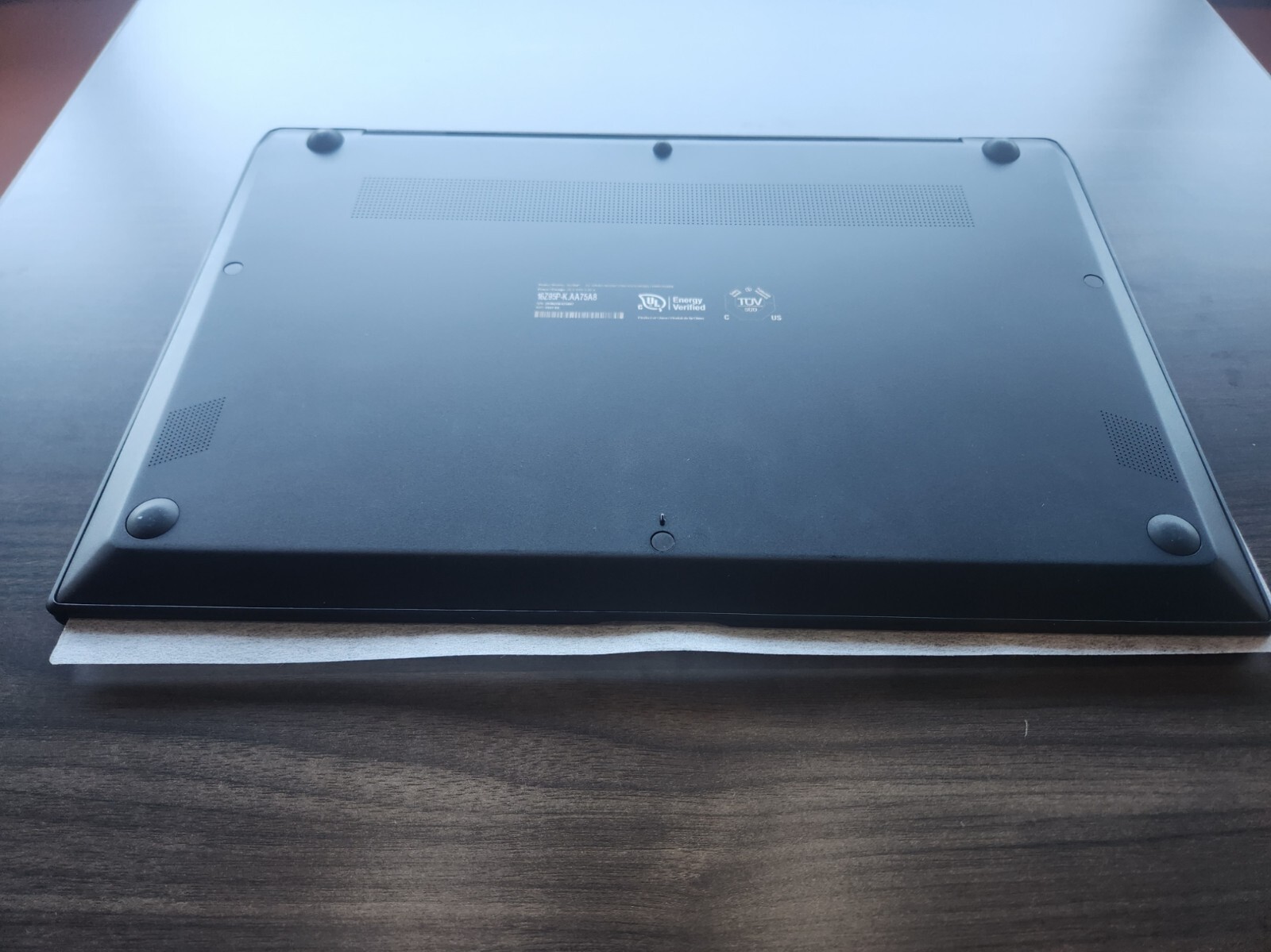 LG Gram 16 Inch Laptop with 16:10 IPS LCD (2560 x 1600) Display, 16Z95P-K.AA75A8