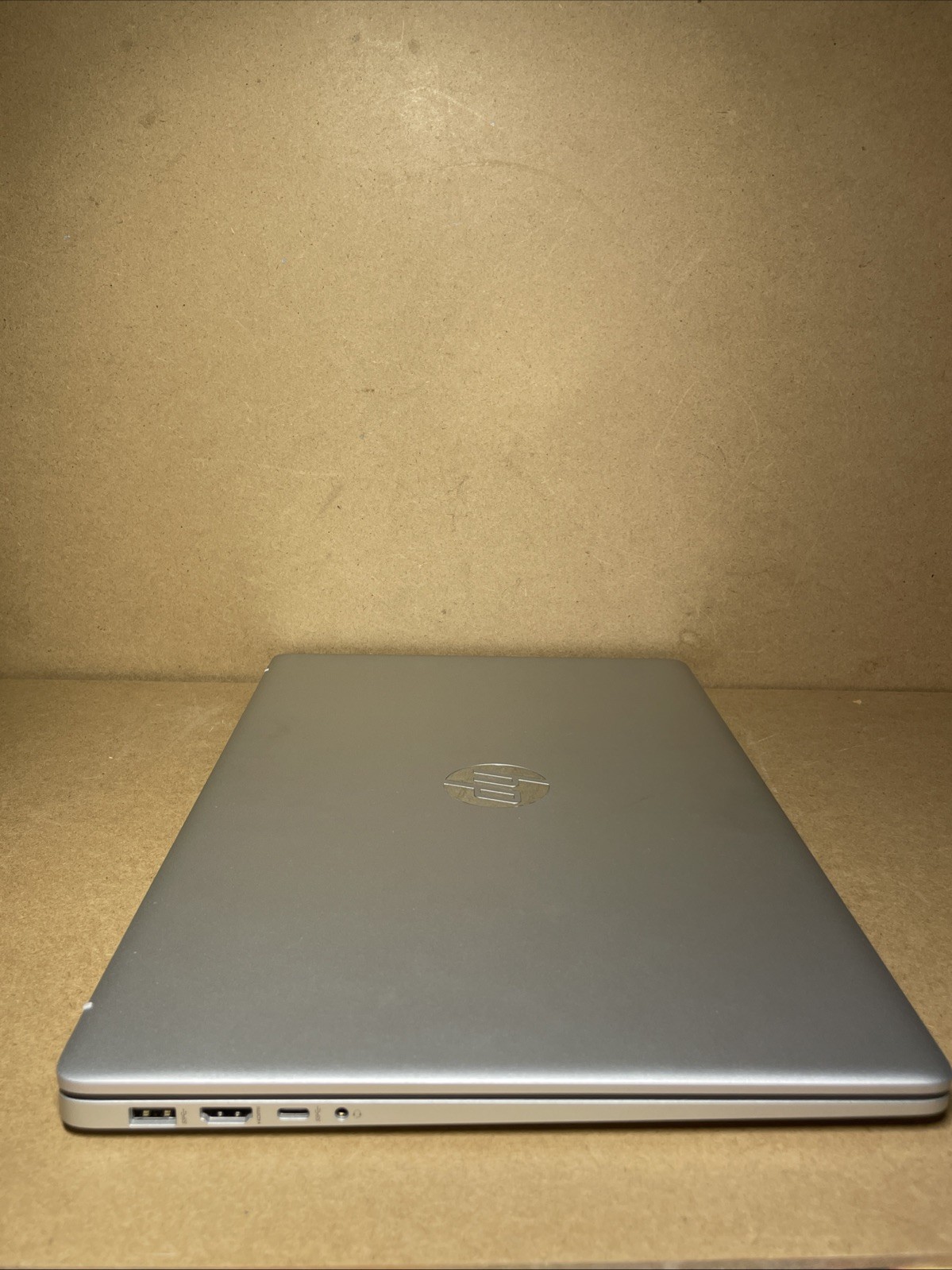 HP 17-CP2124OD R3-7320U 8GB RAM 256GB SSD