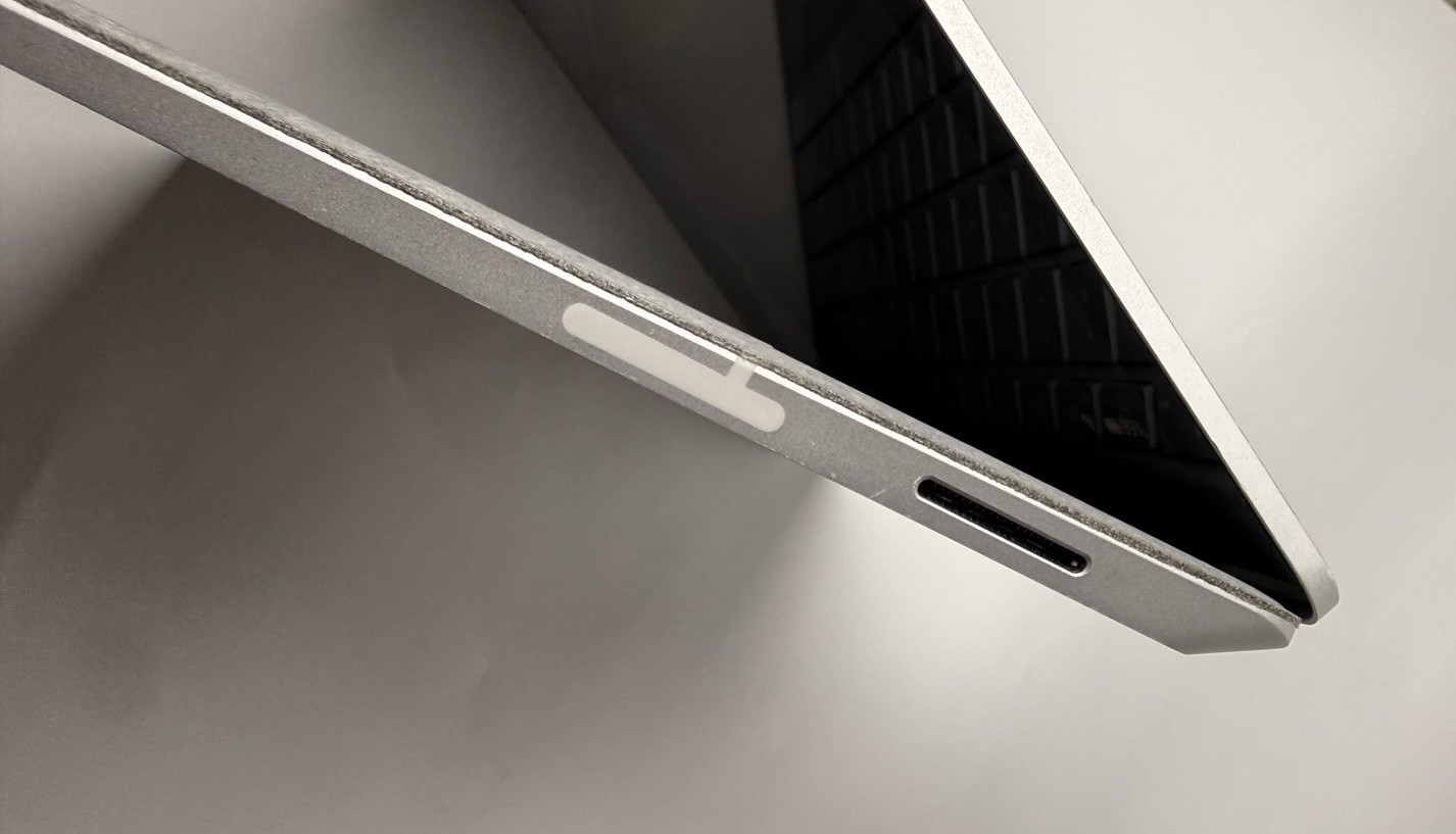 Microsoft Surface Laptop 13.5” (1TB, Intel Core i7 8th Gen., 16 GB) -…