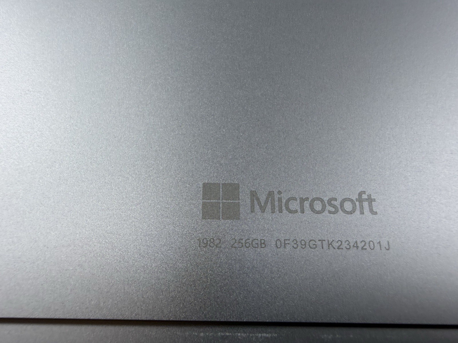 Microsoft Surface Pro 8 (1982) i5-1145G7 – 16GB RAM – 256GB 120Hz – Win 11 Pro