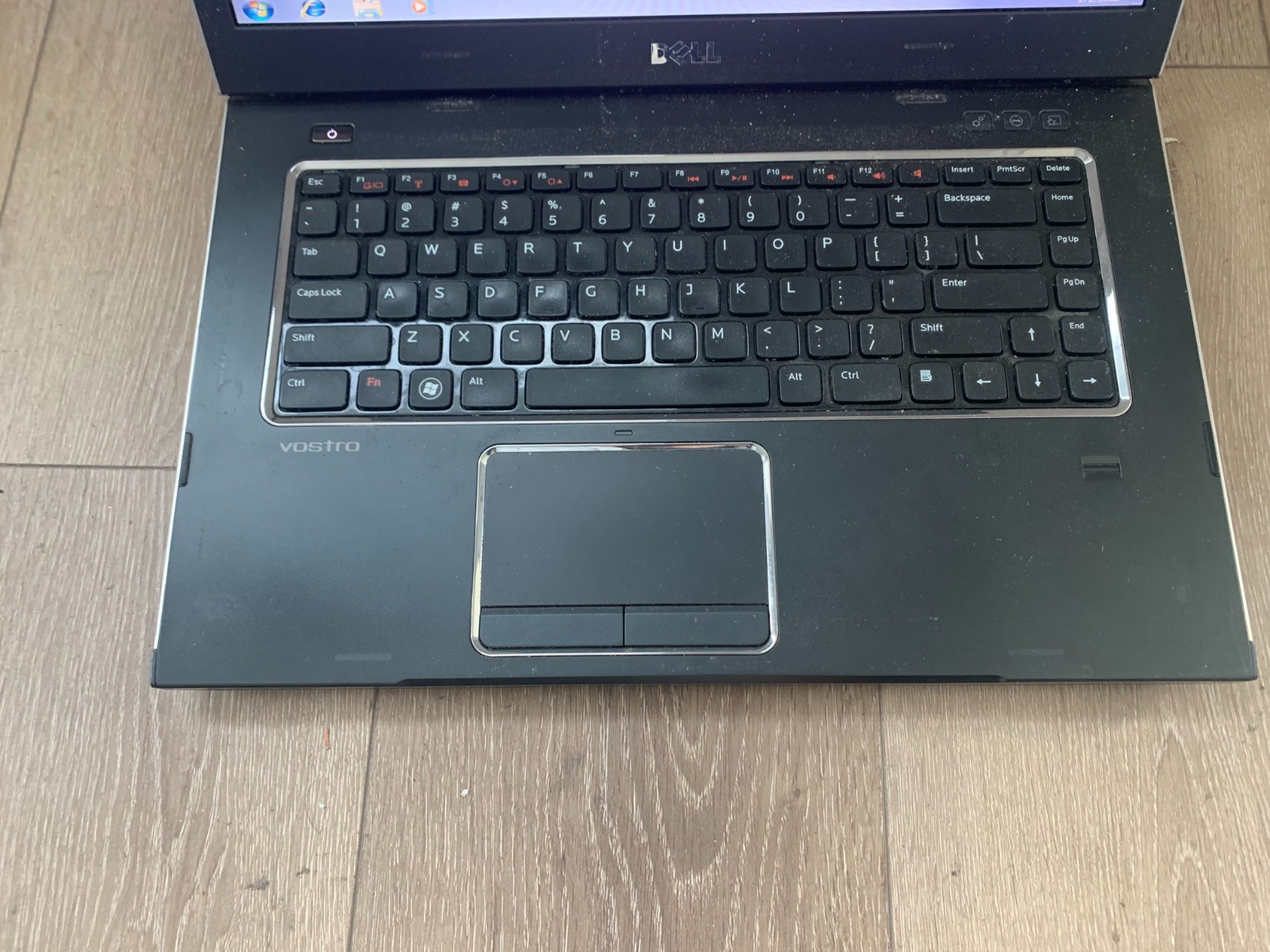 Dell Vostro 3555 15.6″ AMD E2-3000M 1.80GHz 4 GB RAM 320GB HDD Win 7 Pro