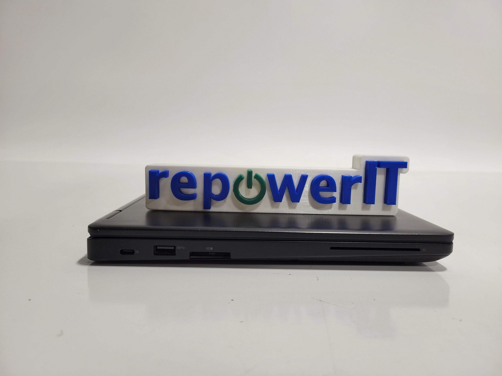 Dell Latitude 5490 14″ Laptop i7-8650U 1.9GHz 16GB 512GB M.2 NVMe SSD Grade B