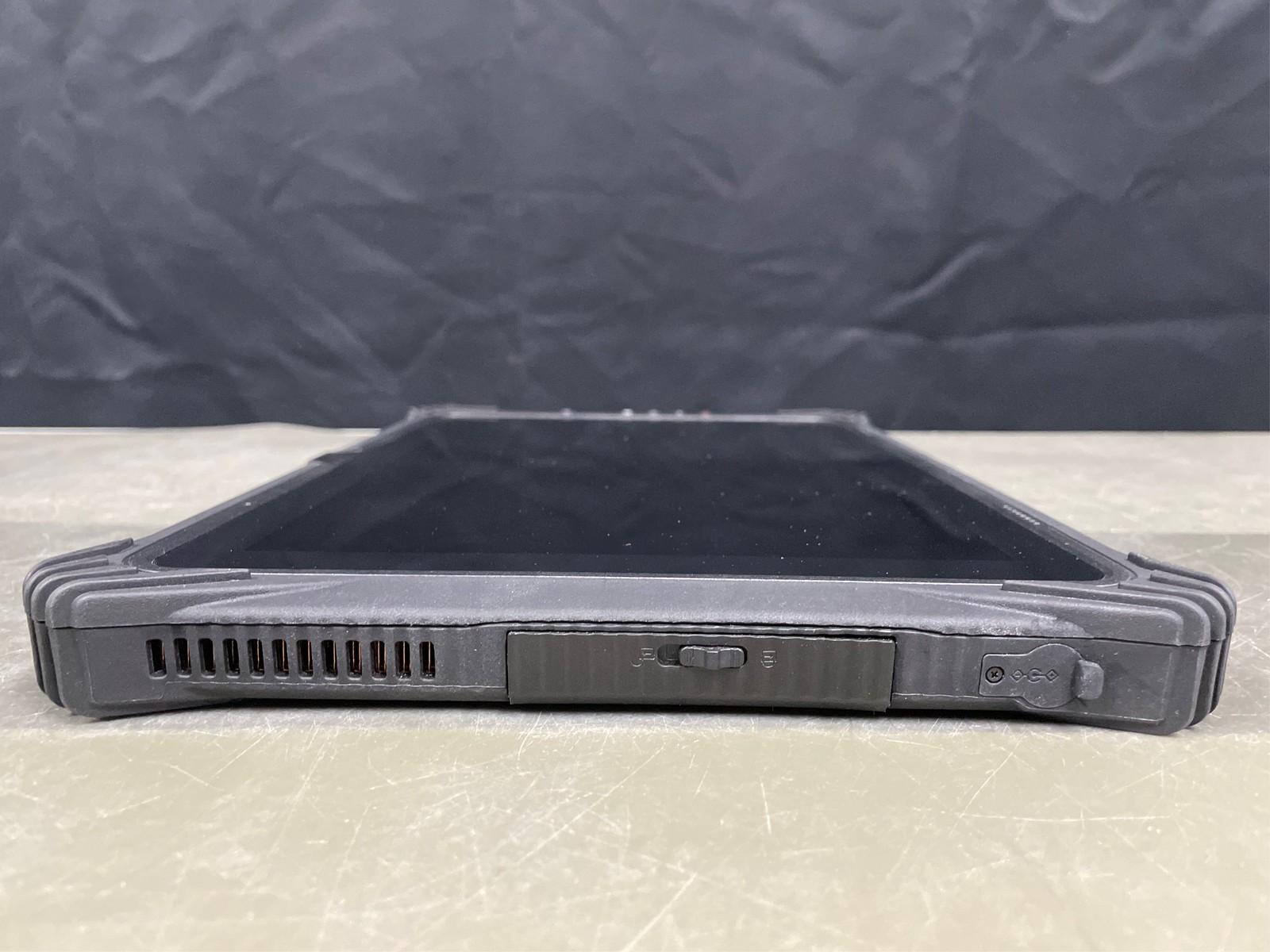 MUNBYN Rugged Windows Tablet IRT09, 12.2″ Windows 11 Pro, Intel N5105, 16GB+128G