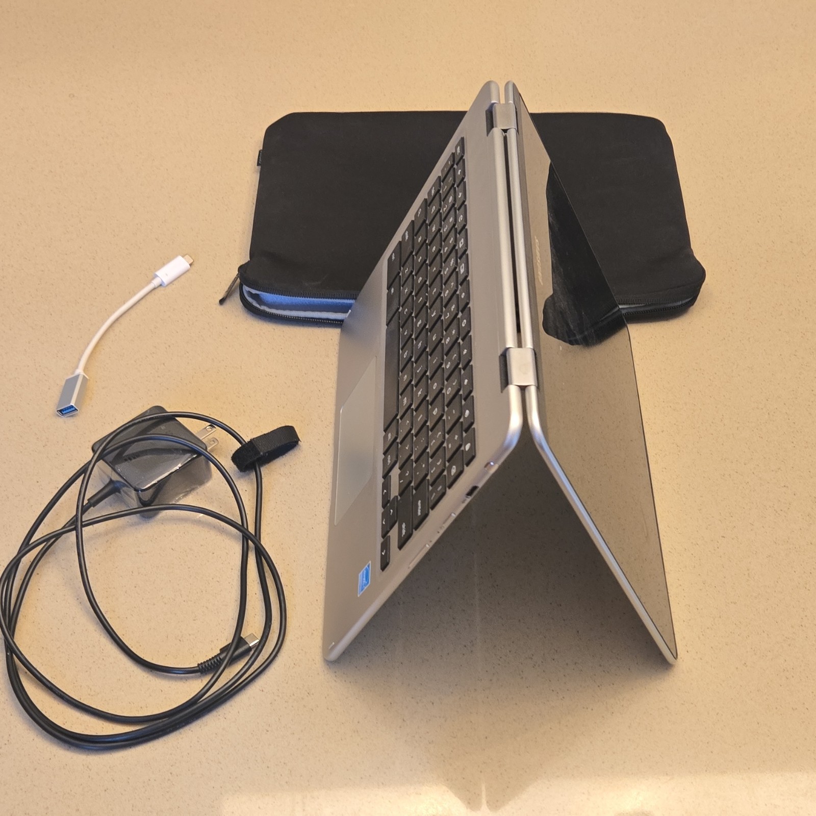 Samsung Chromebook Plus 12.3″ Touchscreen 4GB/32GB Chrome OS Silver Charger