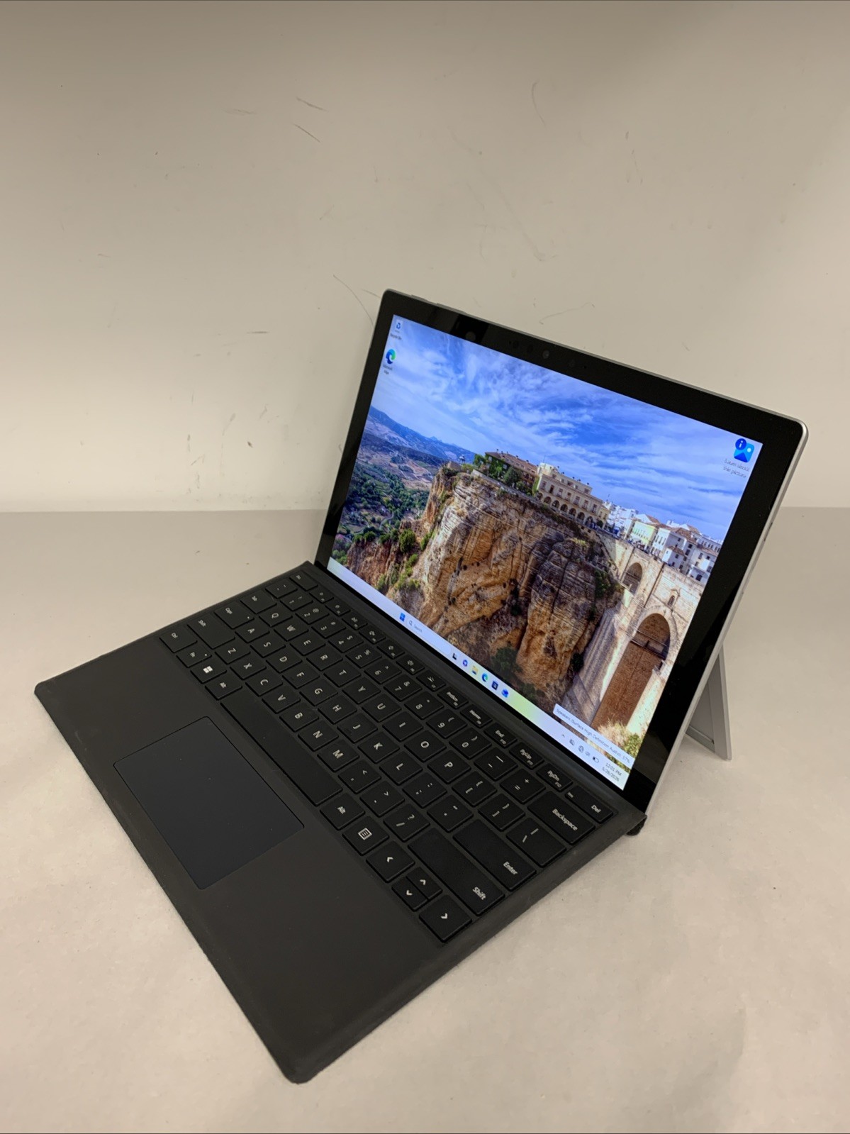 Microsoft Surface Pro 7+ 1960 Core i5-1135G7 8GB RAM 256GB SSD Win11 Pro