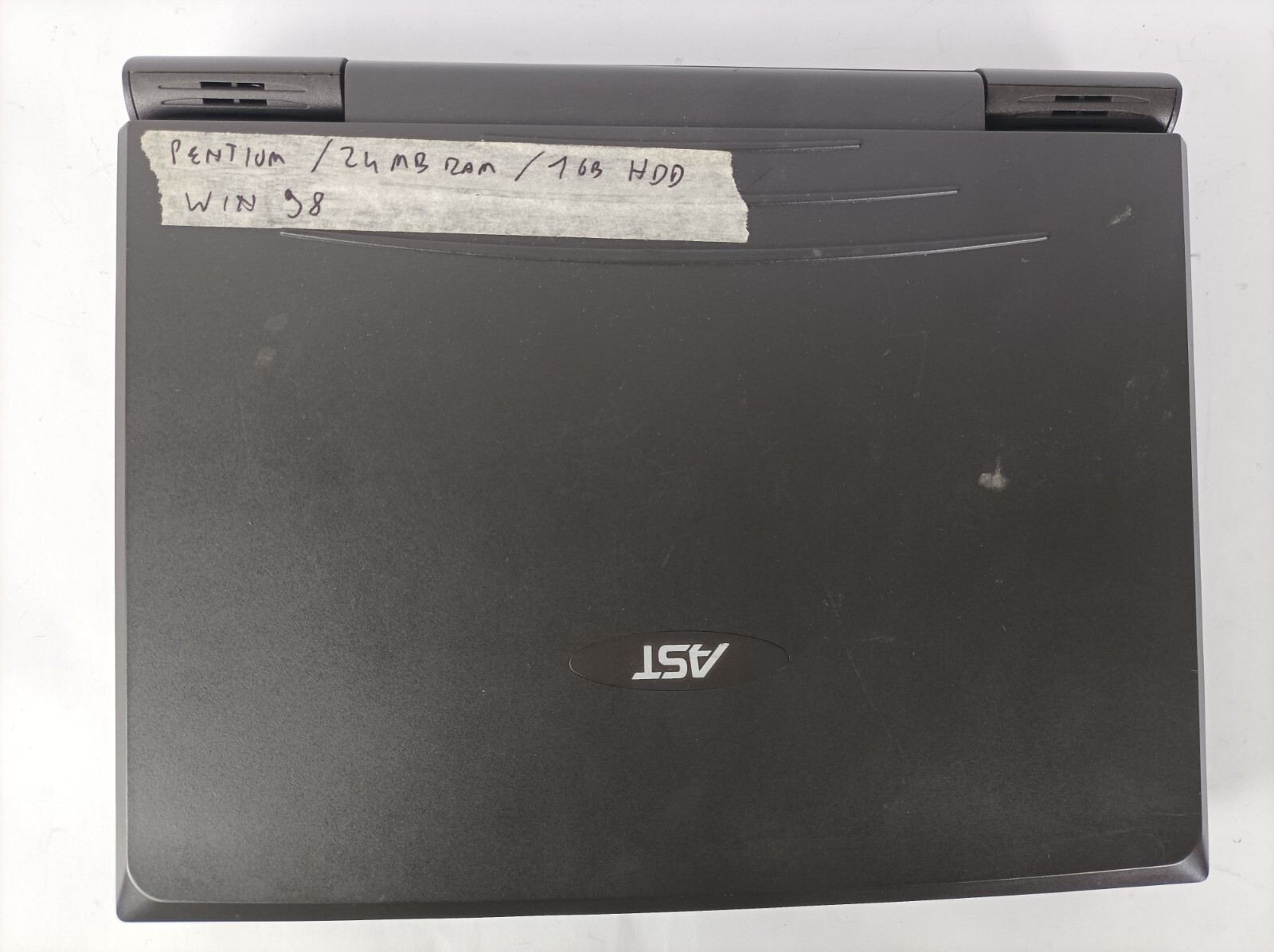 AST Ascentia series AD-40 Pentium 24mb ram 1gb hdd Windows 98 Parallel Serial