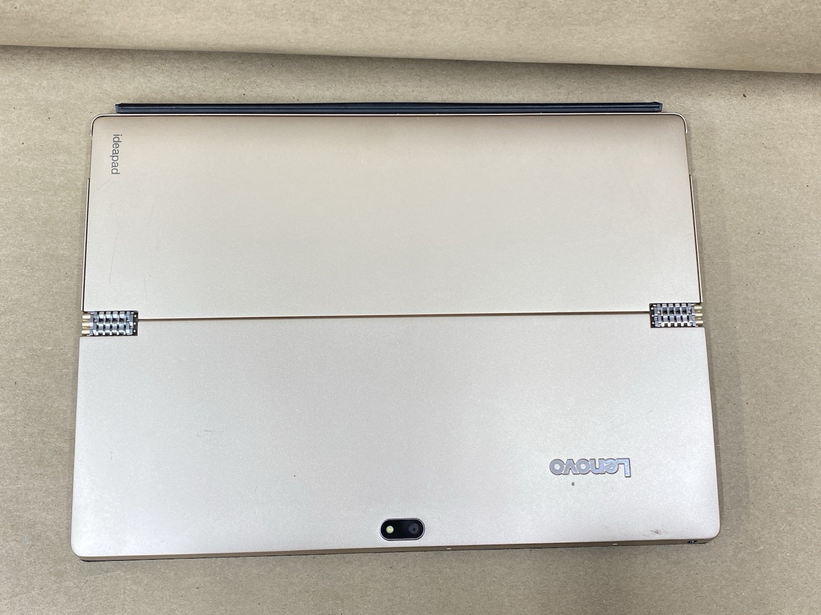 Lenovo 80QL – 12″ 2160*1440 – m5-6y54 – 4GB – 128GB SSD – Windows 10 Pro