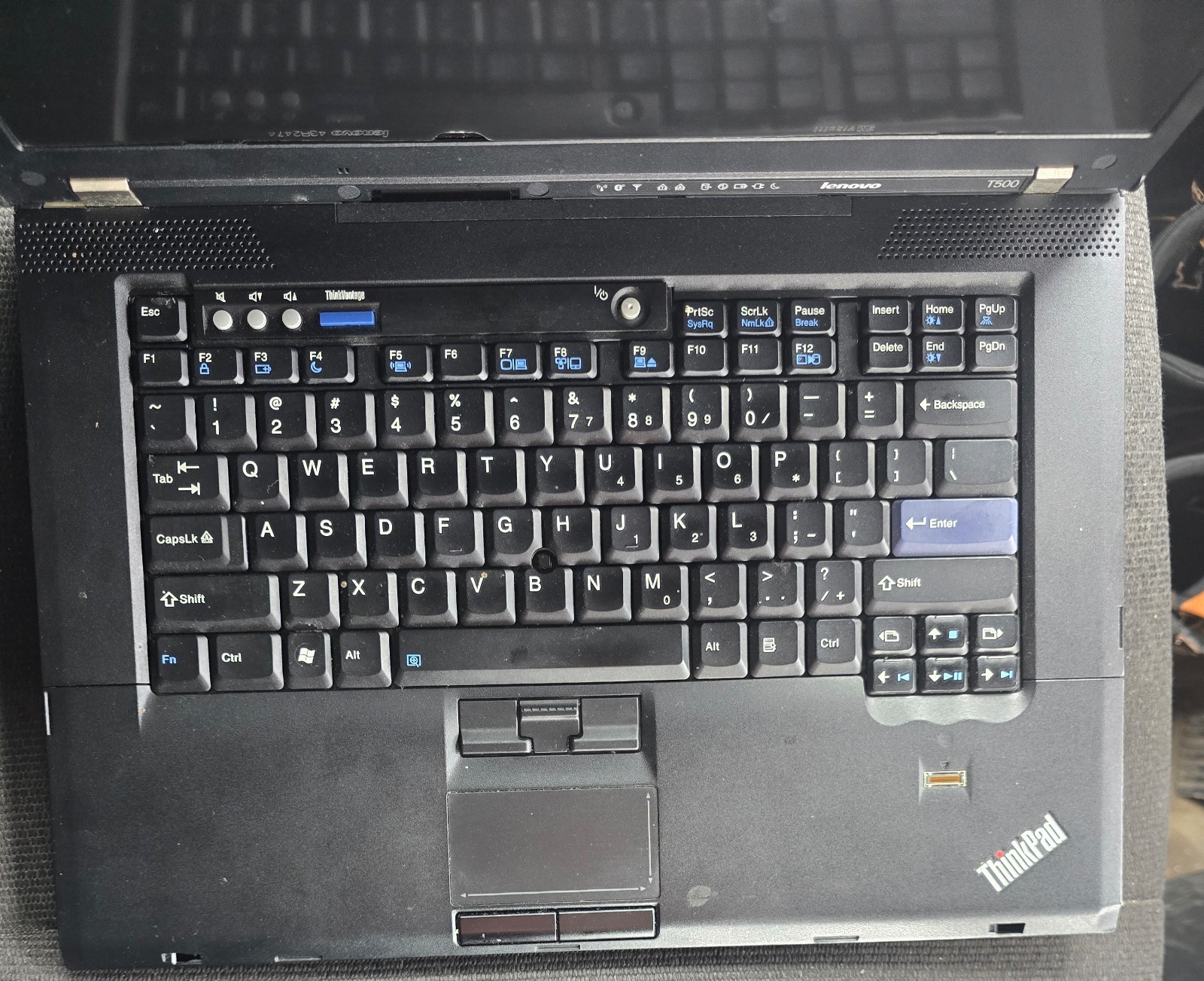 ThinkPad T500 Win XP P8400 2.26GHz 4GB RAM 80GB HDD DVD With Game Controller