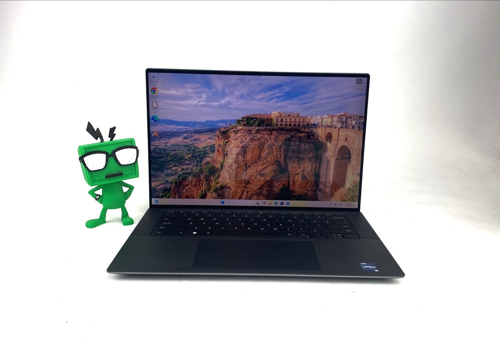 Dell Latitude 5570 Core i7 12th Gen 1.30GHz 12800H 32GB 500GB Wn 11 Pro Grade-B