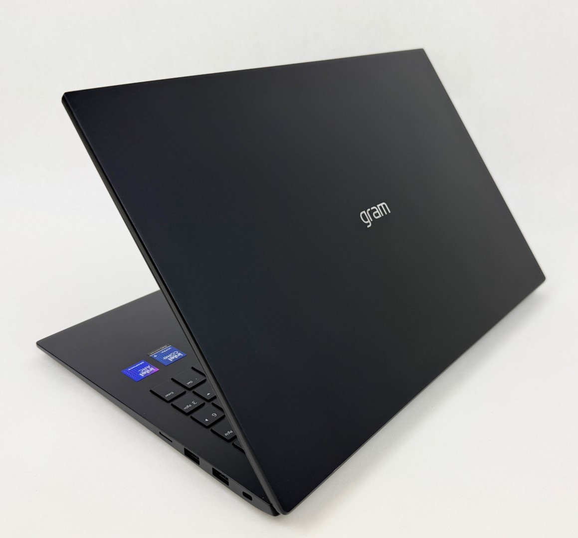 LG Gram 16Z90TL 16″ Touch Ultra 9 288V 32GB 2TB SSD W11H Thin Lightweight Laptop