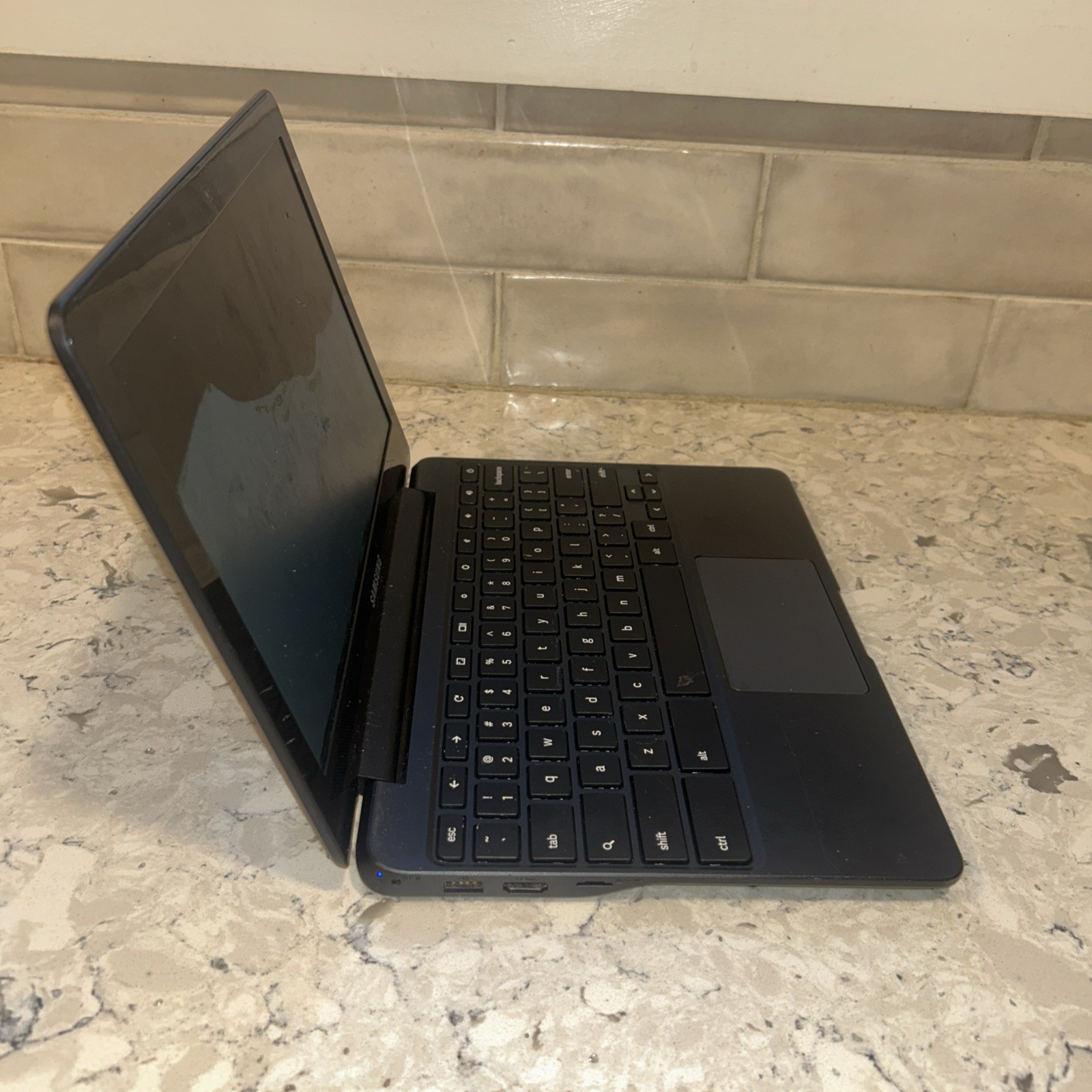 Samsung Chromebook 3 11.6″ Laptop Black XE500C13-S04US – Broken Screen Tested