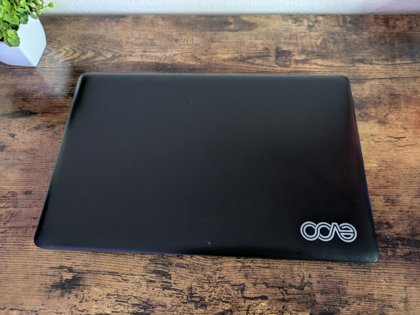 evoo evc156-2 Laptop Intel Core i7-7560U processor, 8GB of RAM, and a 256GB SSD