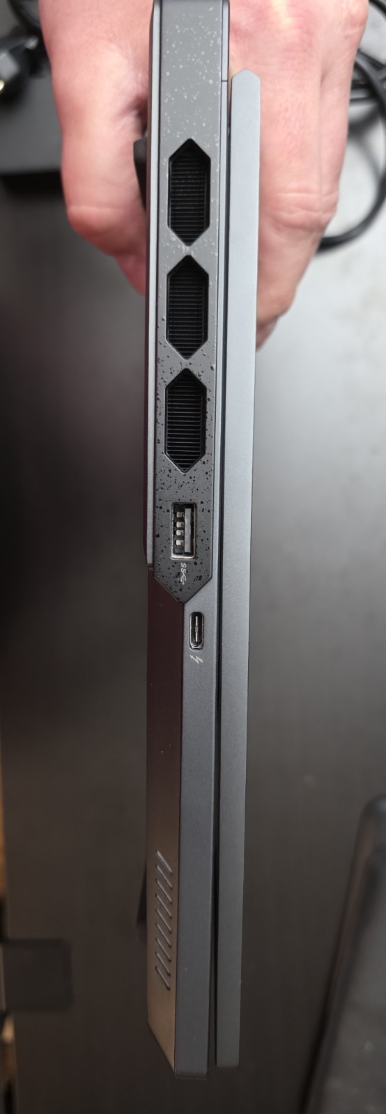 Lenovo 16 legion pro 7i 16IRX8H Gaming Laptop (Onyx Gray) 4090 GPU