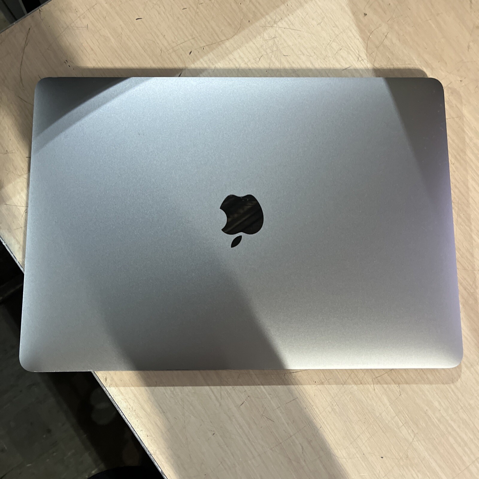 APPLE MACBOOK PRO 13″ MID 2017 CORE I5-7360U 2.3GHZ 8GB RAM NO OS .