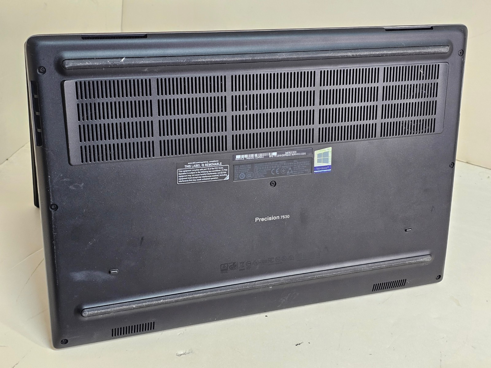 Dell Precision 7530 Laptop – 2.5 GHz i5-8400H 16GB 256GB SSD Webcam P1000 15.6″