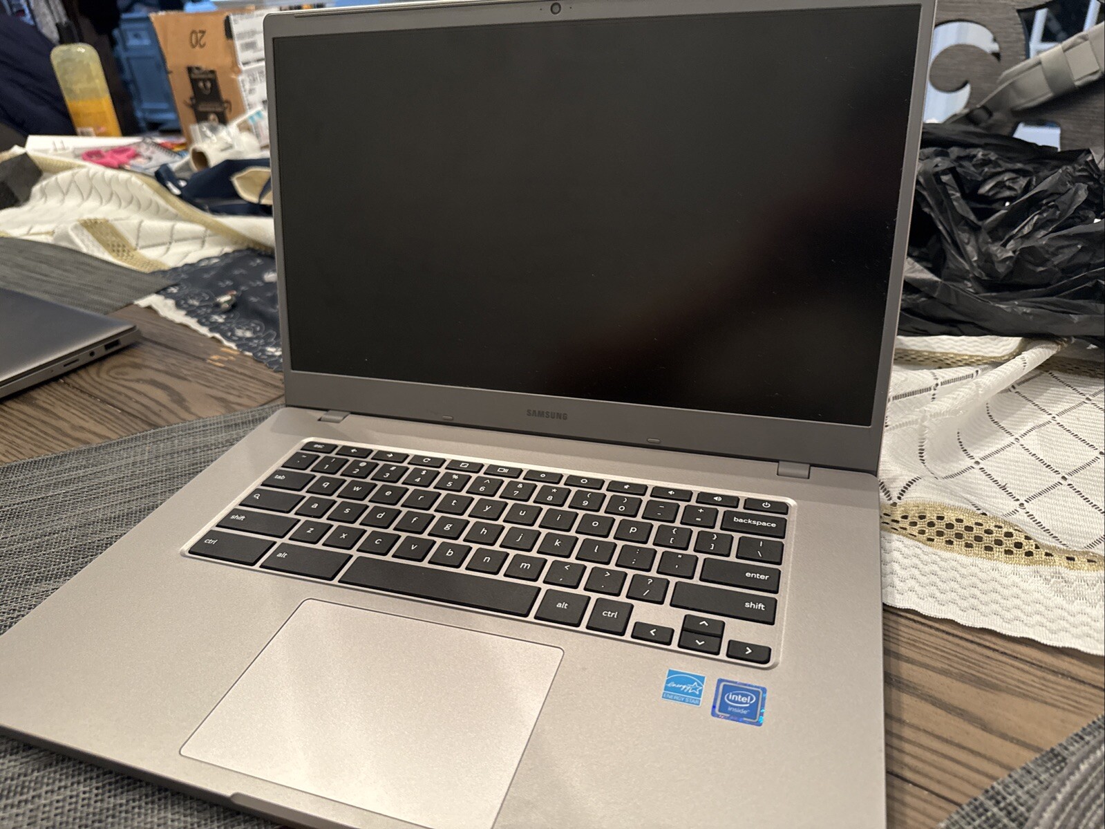 Samsung Chromebook 15.6″ (32GB eMMC, Intel Celeron, 1.1GHz, 4GB RAM) – Platinum
