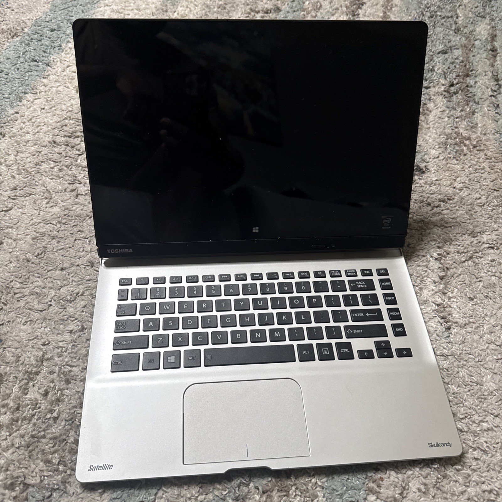 Toshiba Satellite Click 2 Pro P35W-B3204 Intel Core i5-4210u Laptop Tablet