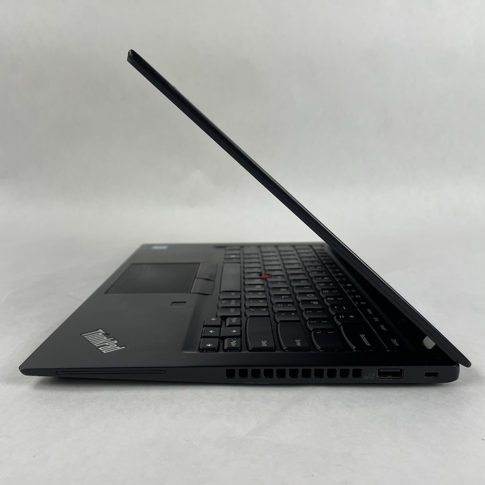 Lenovo ThinkPad T490s 14″ i5-8365U 1.60 GHz 8 GB RAM No SSD/OS/AC – Logo