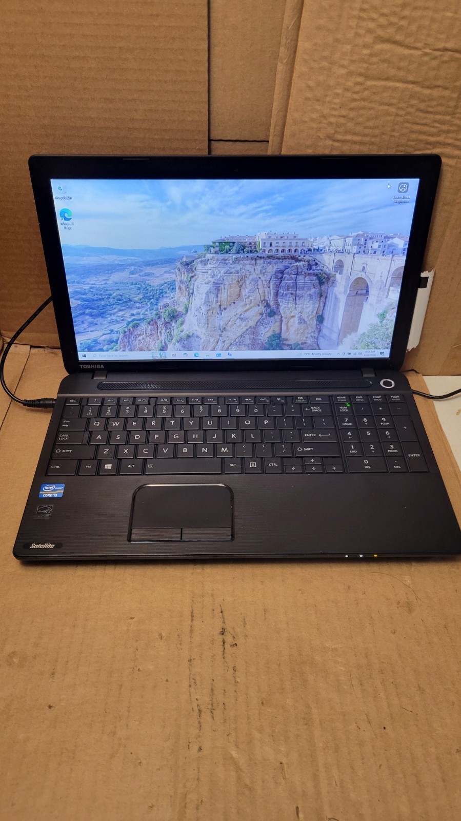 TOSHIBA Satellite C55-A5310 Laptop | i3-3120M | 4GB Ram | 320GB HDD | Win 10